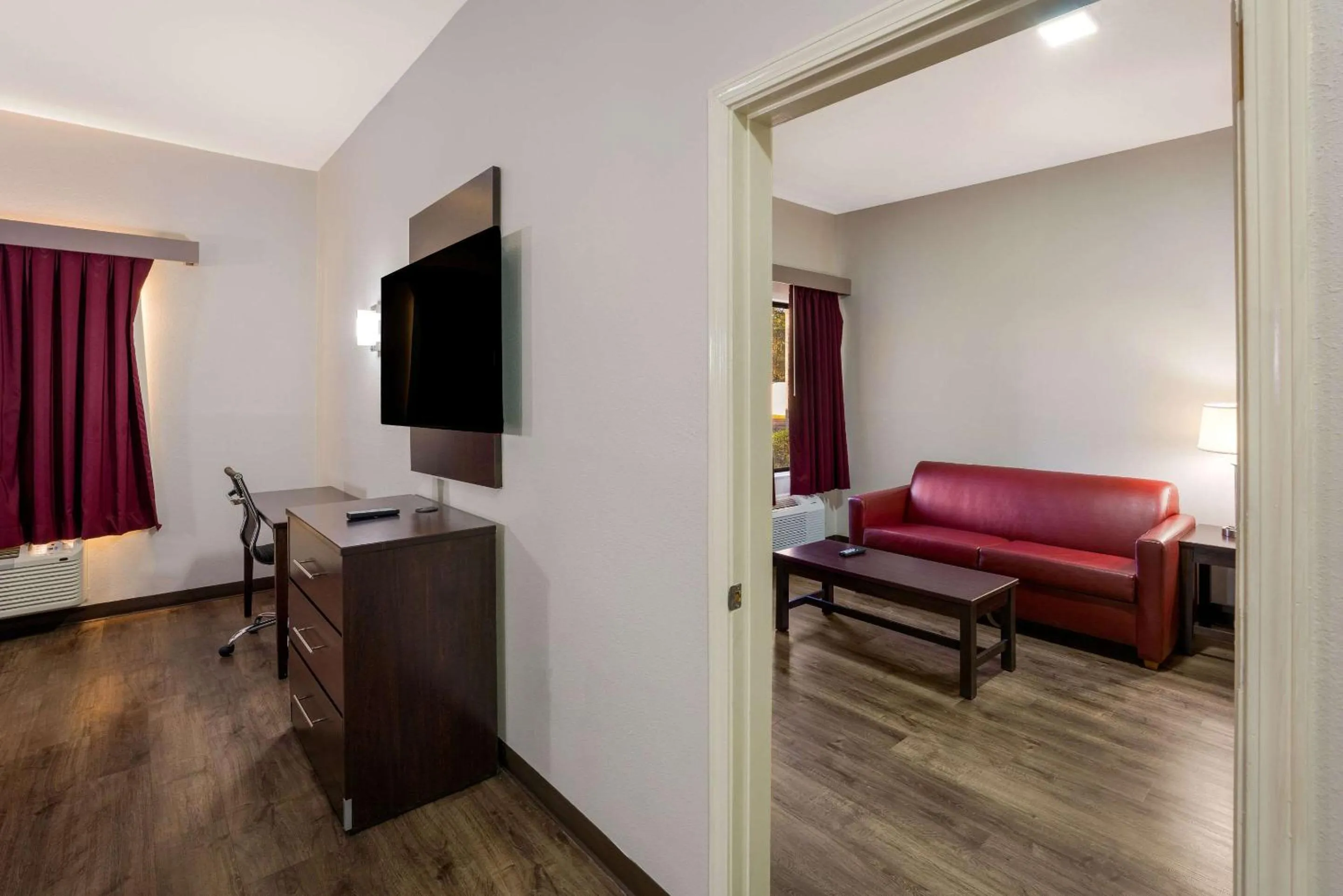 Bedroom in Rodeway Inn