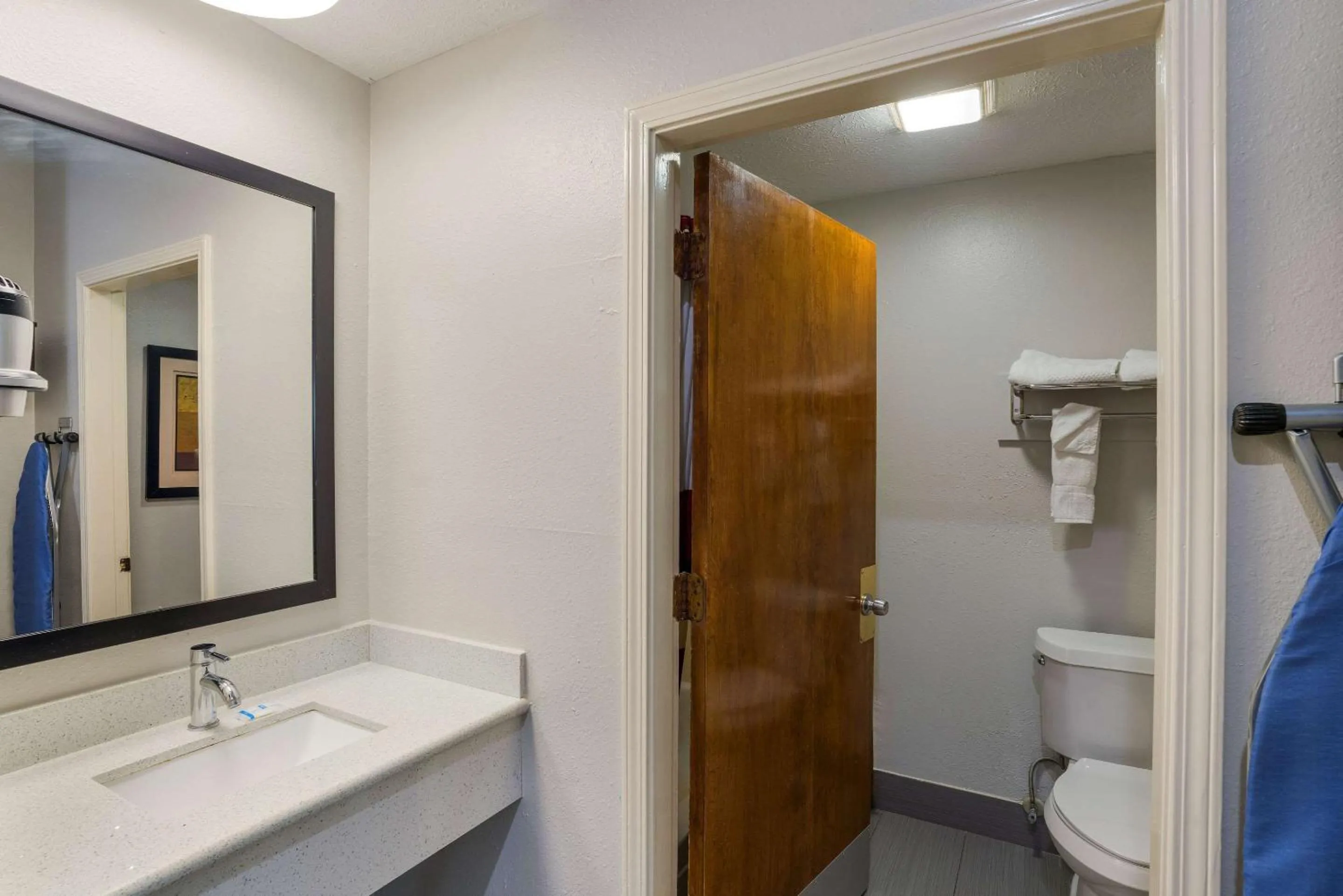 Bedroom in Rodeway Inn