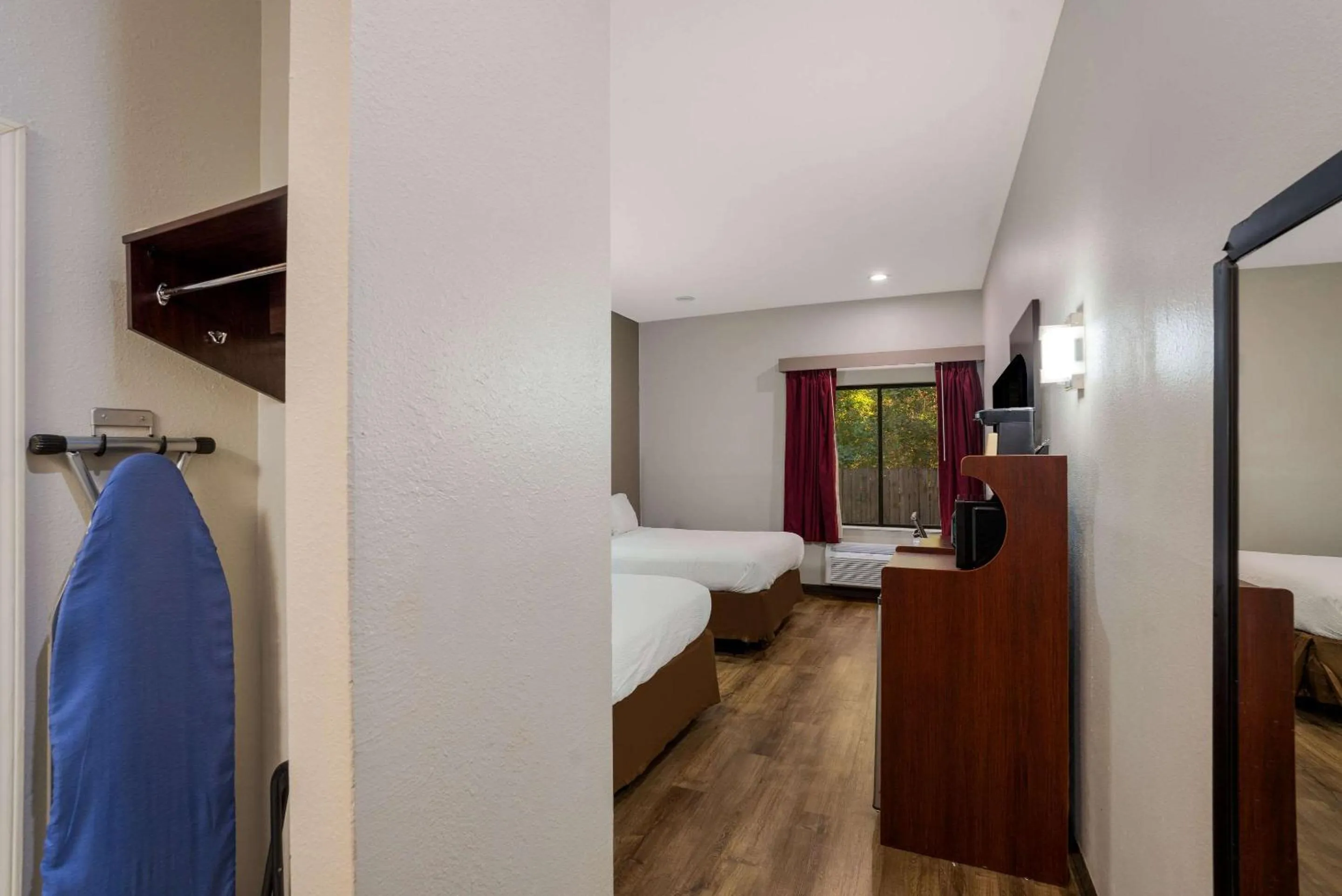 Bedroom, Bed in Rodeway Inn