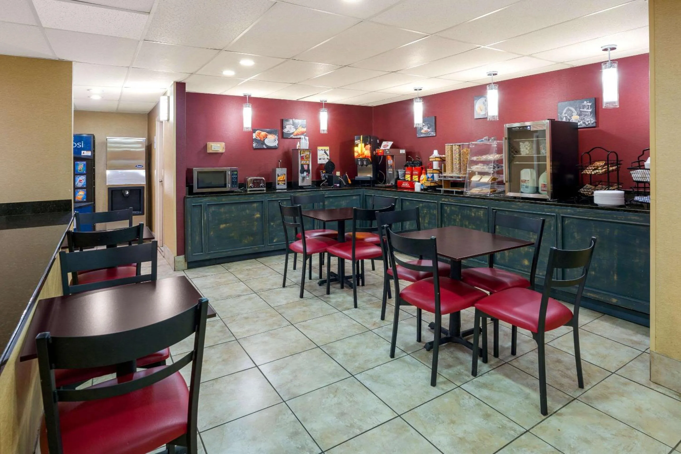 Breakfast in Rodeway Inn