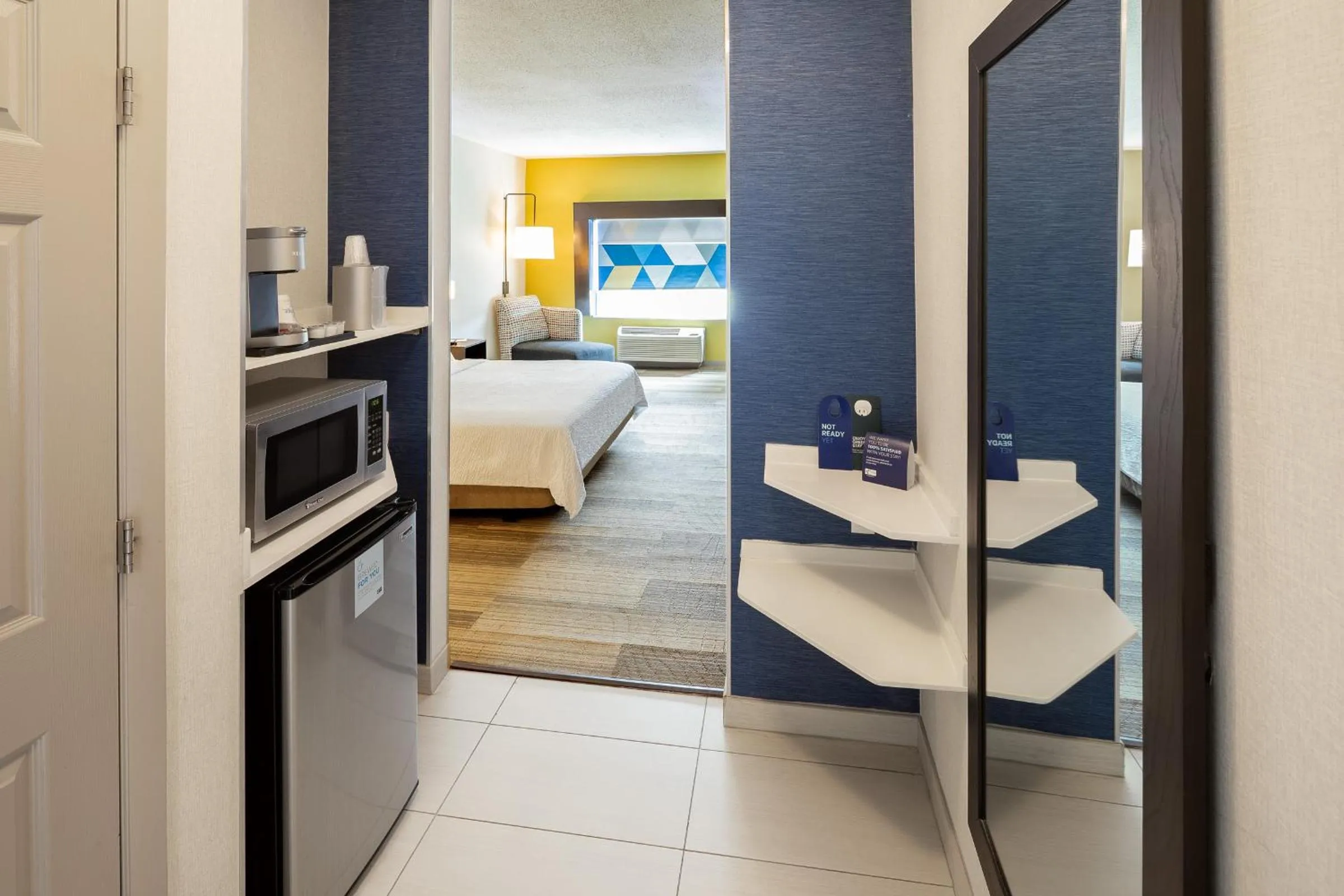 Bed in Holiday Inn Express & Suites Chicago West - St Charles by IHG