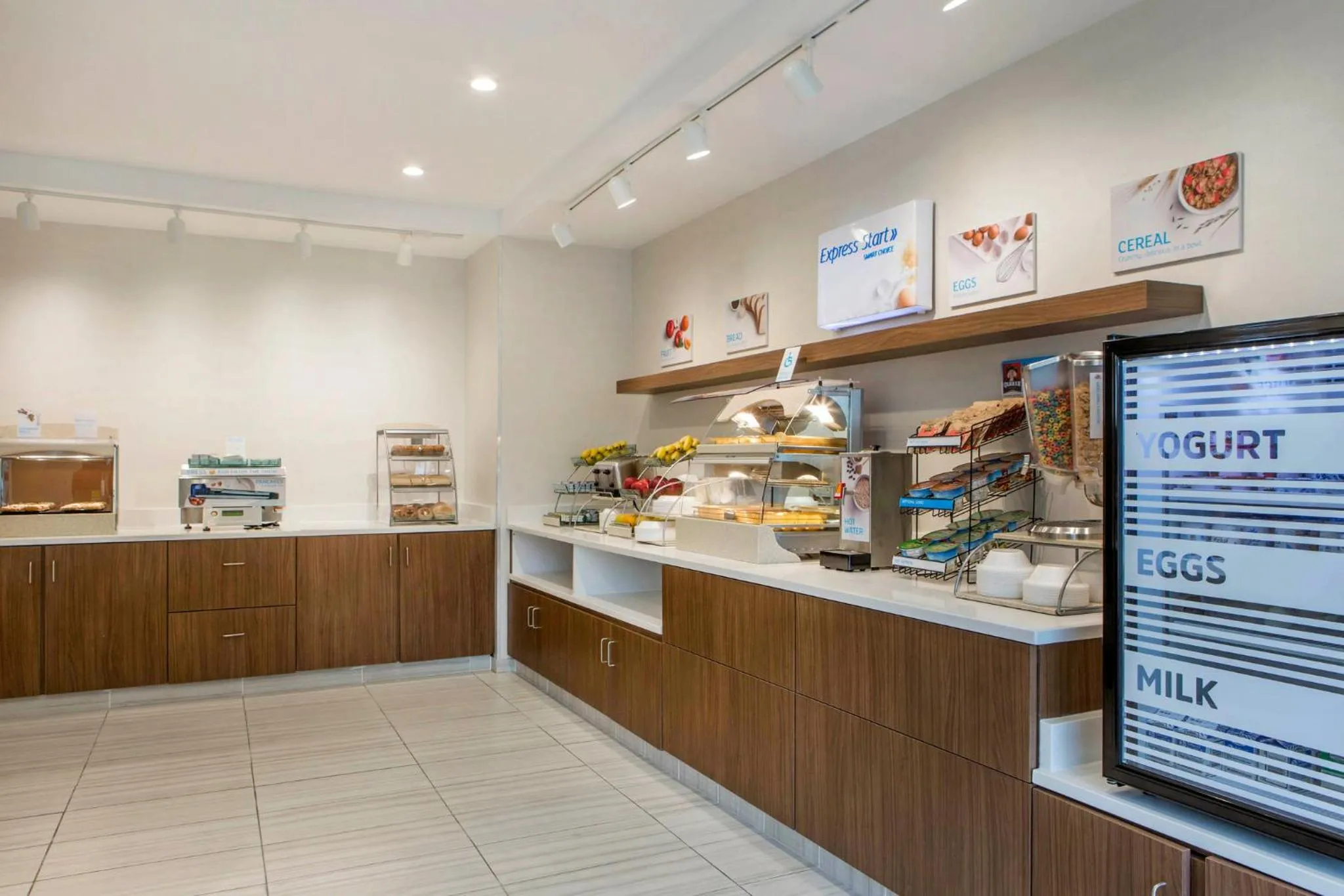 Breakfast in Holiday Inn Express & Suites Chicago West - St Charles by IHG