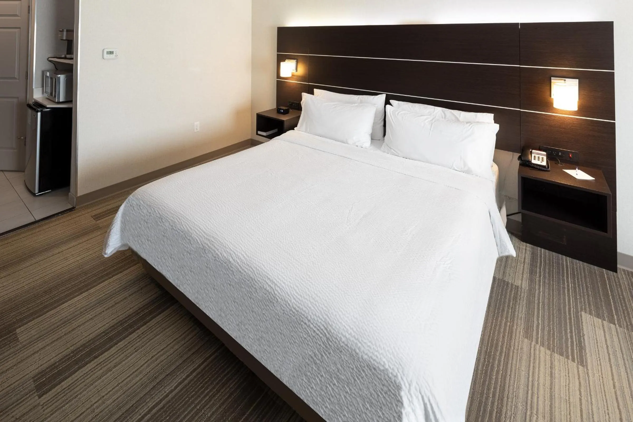 Bed in Holiday Inn Express & Suites Chicago West - St Charles by IHG