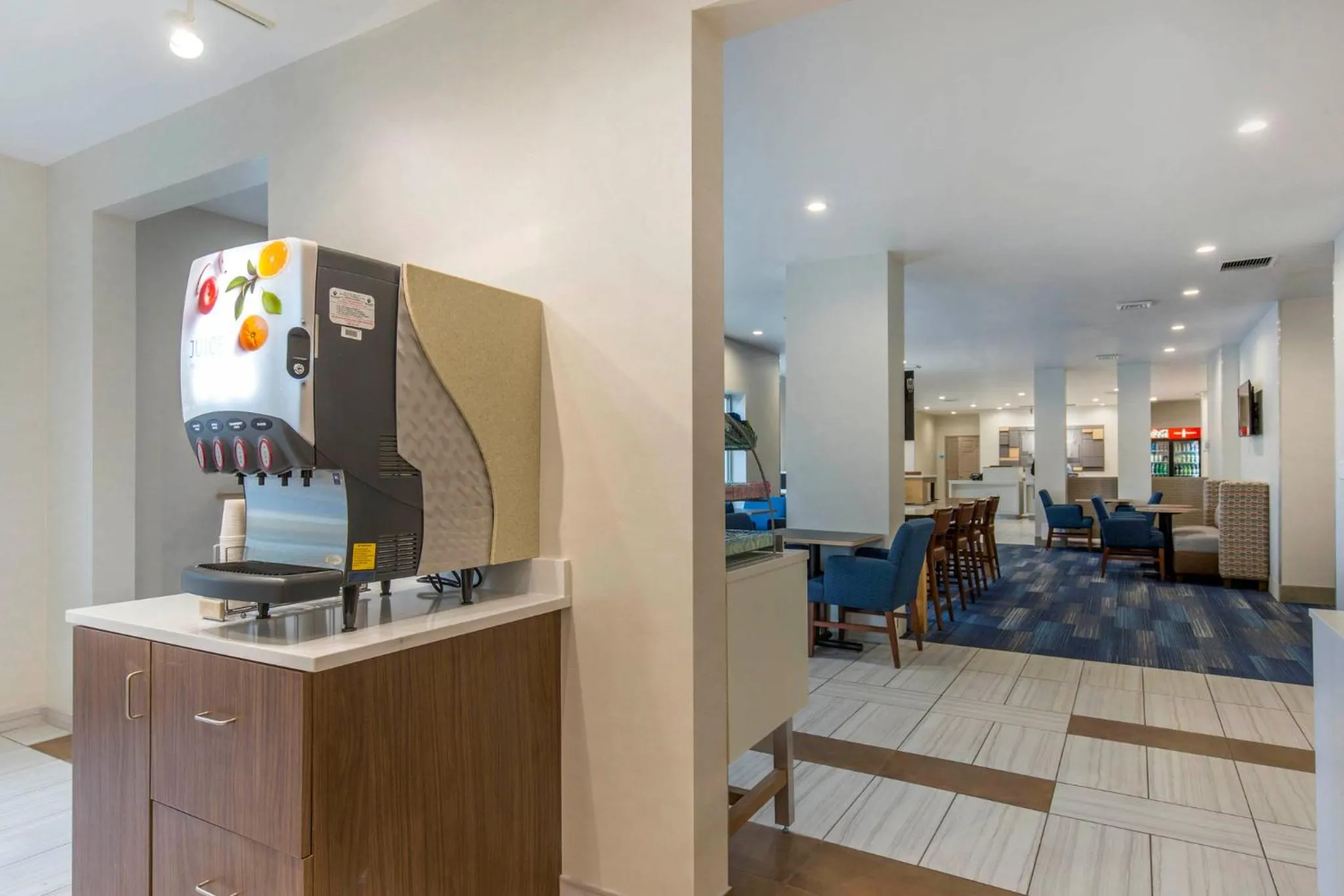 Breakfast in Holiday Inn Express & Suites Chicago West - St Charles by IHG