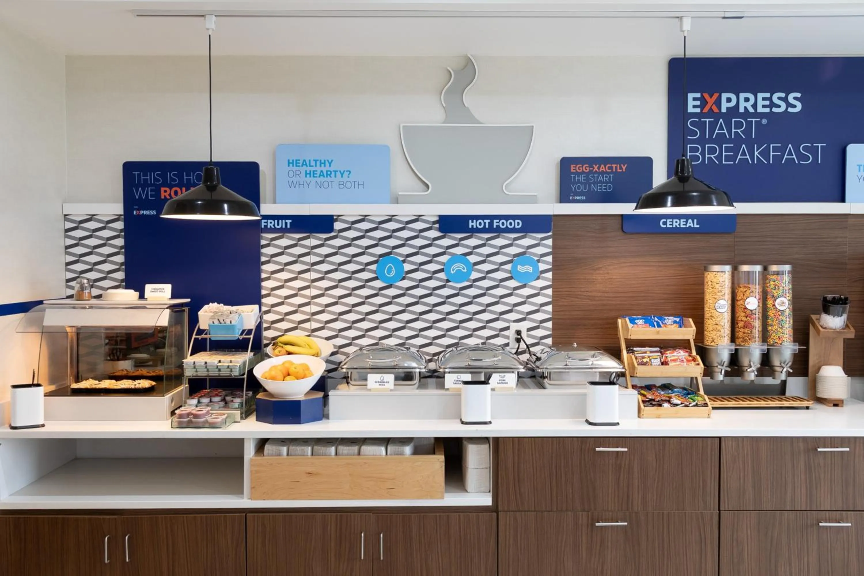 Breakfast in Holiday Inn Express & Suites Chicago West - St Charles by IHG