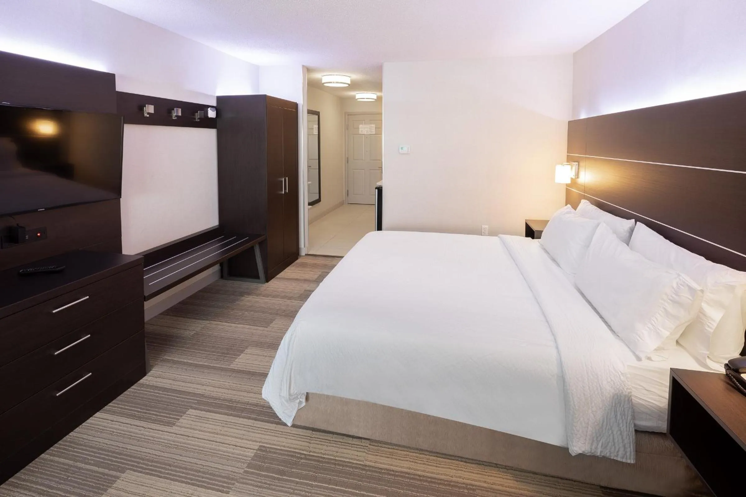 Bed in Holiday Inn Express & Suites Chicago West - St Charles by IHG