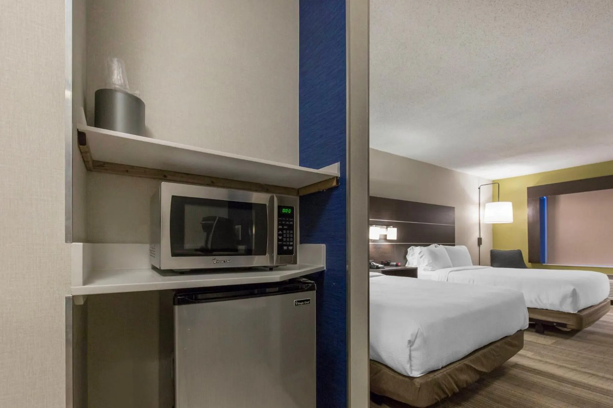 Photo of the whole room, Bed in Holiday Inn Express & Suites Chicago West - St Charles by IHG