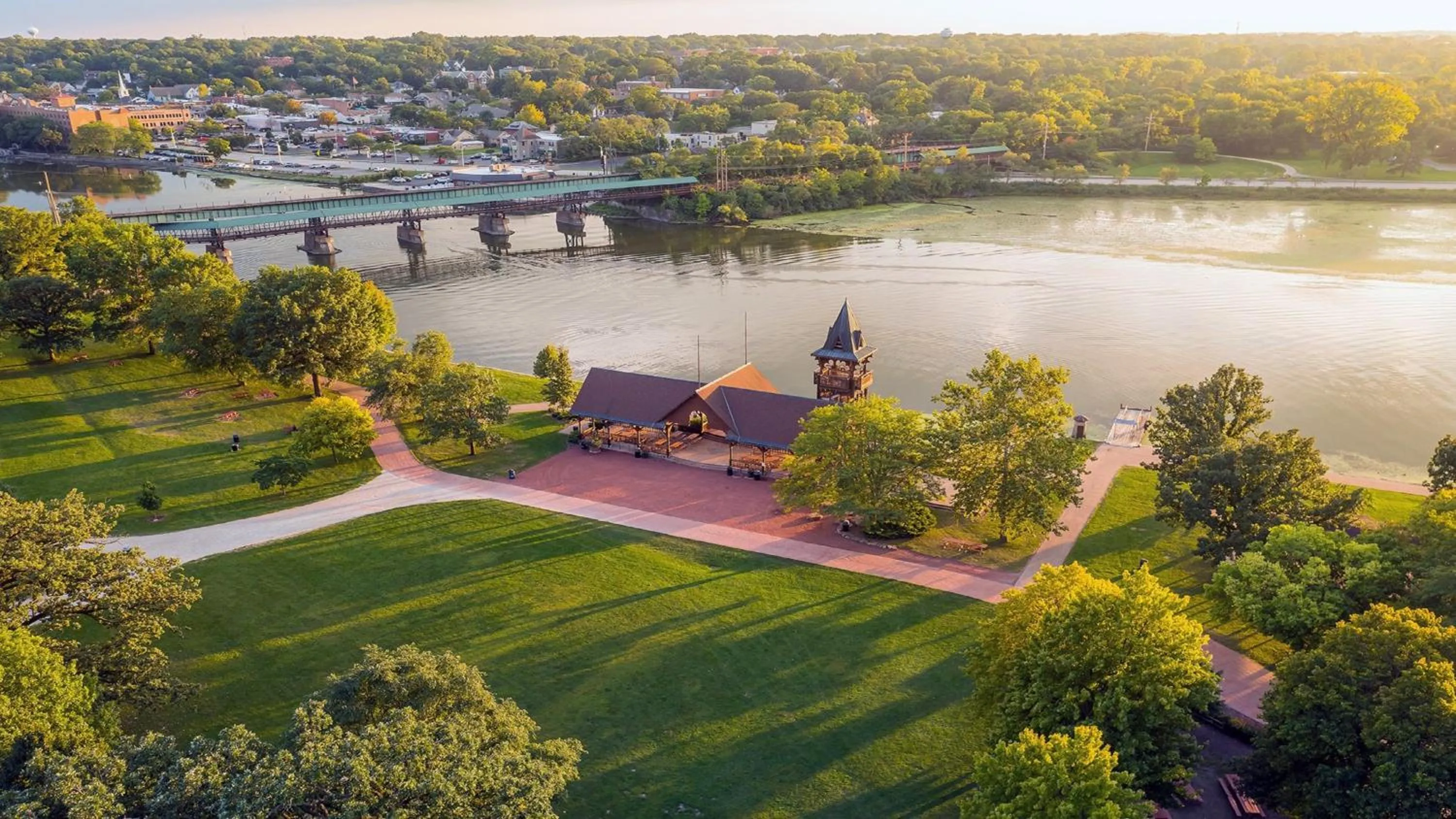 Area and facilities in Holiday Inn Express & Suites Chicago West - St Charles by IHG