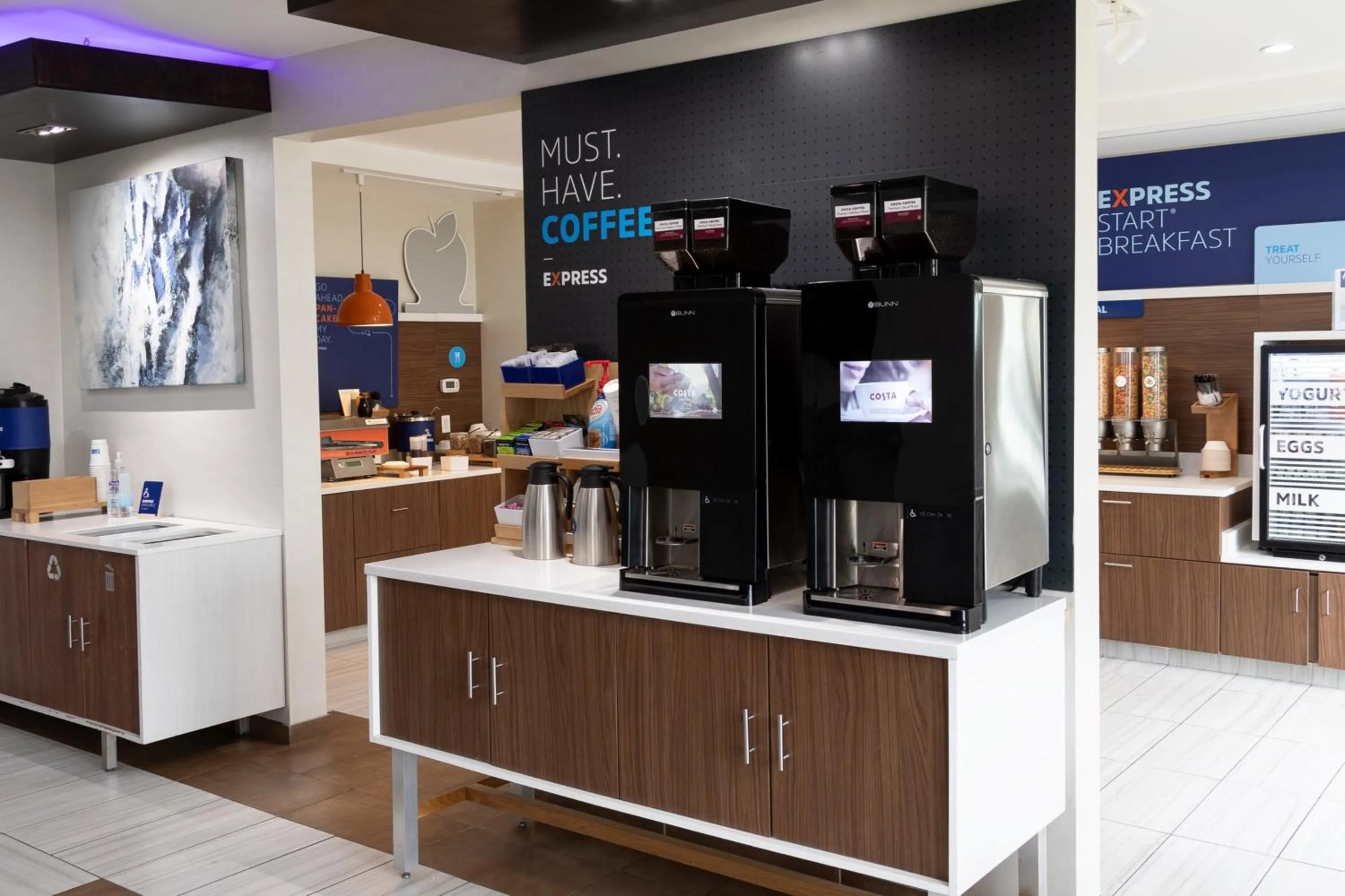 Photo of the whole room in Holiday Inn Express & Suites Chicago West - St Charles by IHG