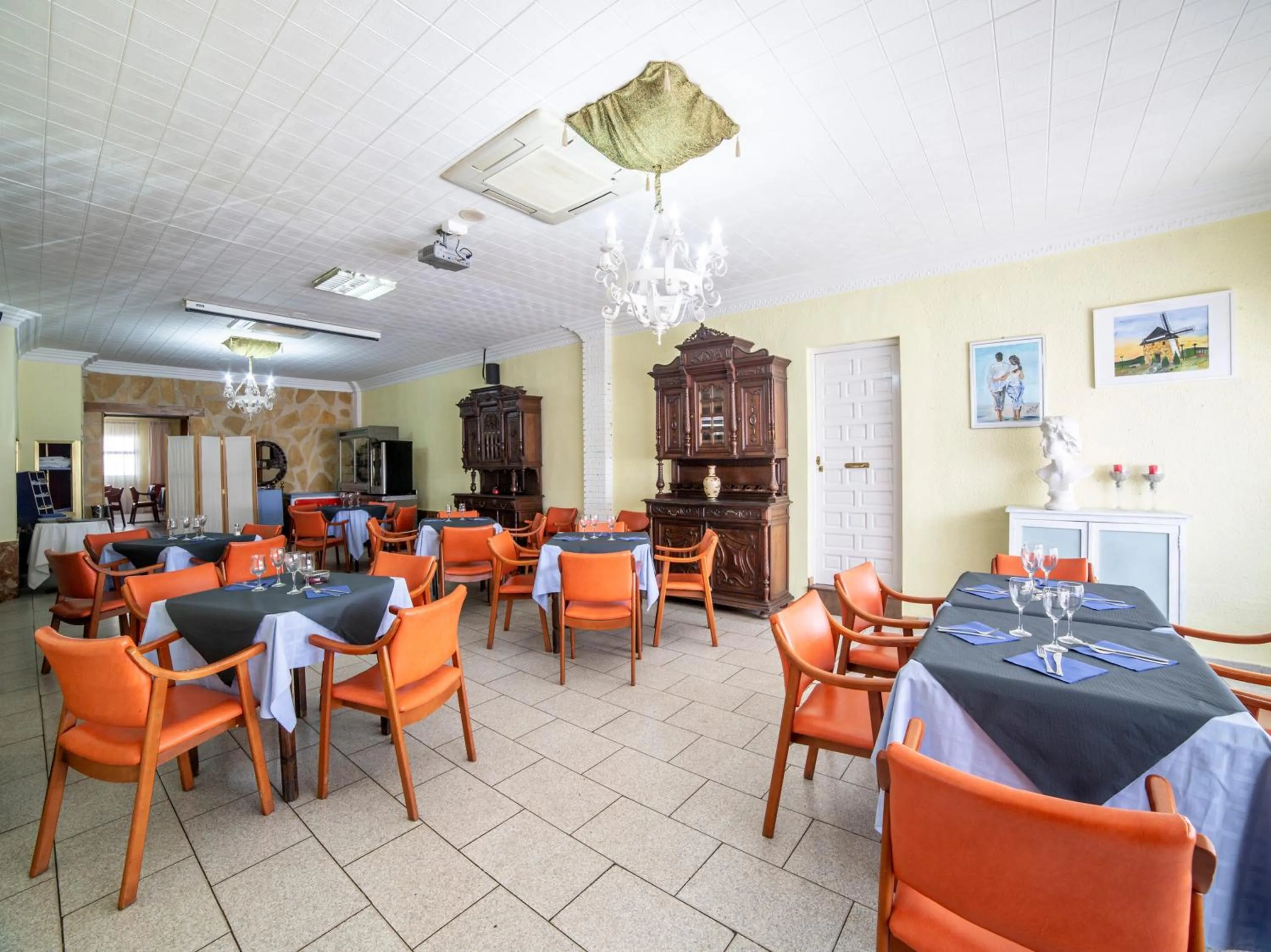 Restaurant/places to eat in Hotel El Prado by Vivere Stays