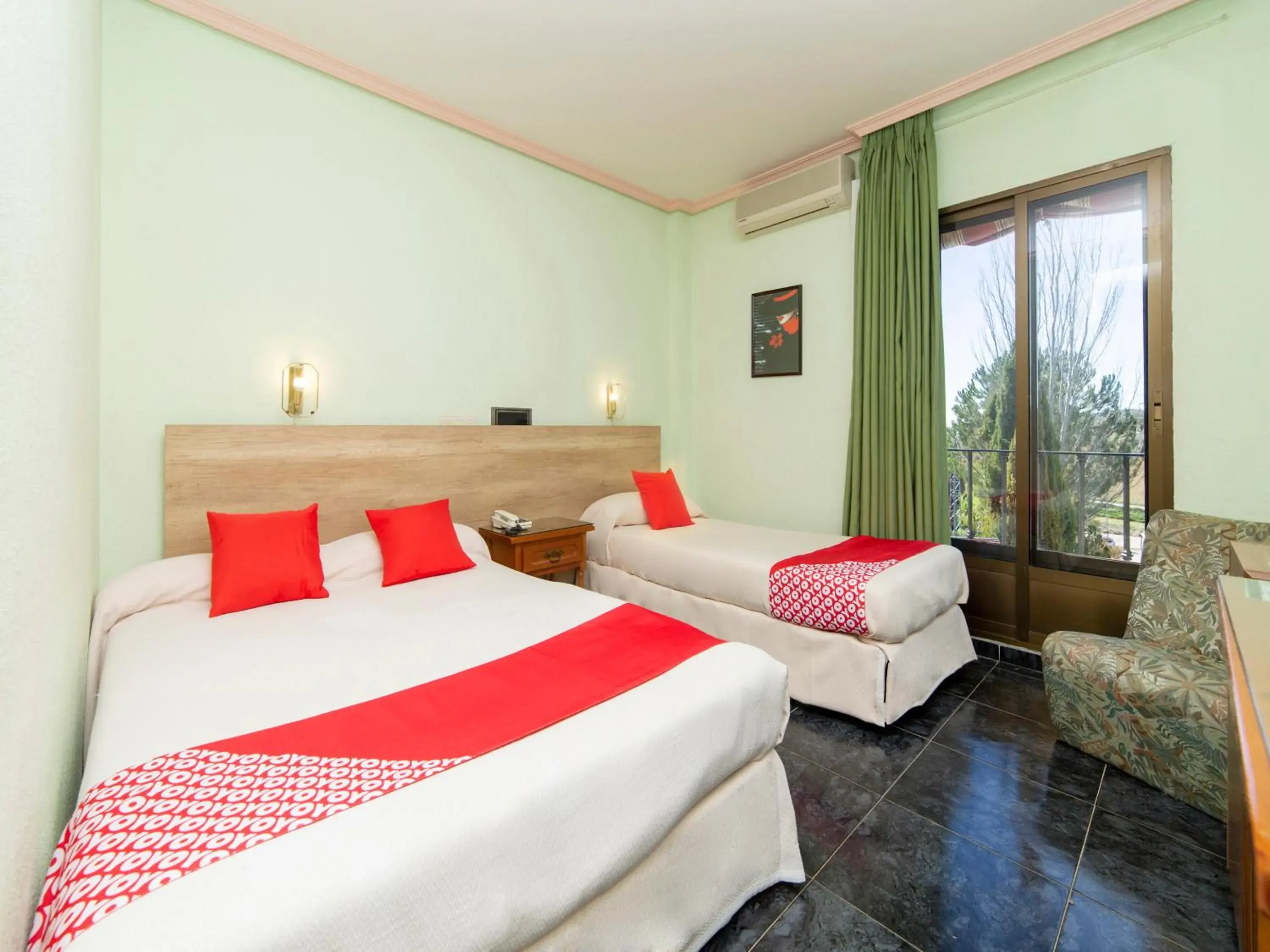 Triple Room in Hotel El Prado by Vivere Stays Triple Room in Hotel El Prado by Vivere Stays