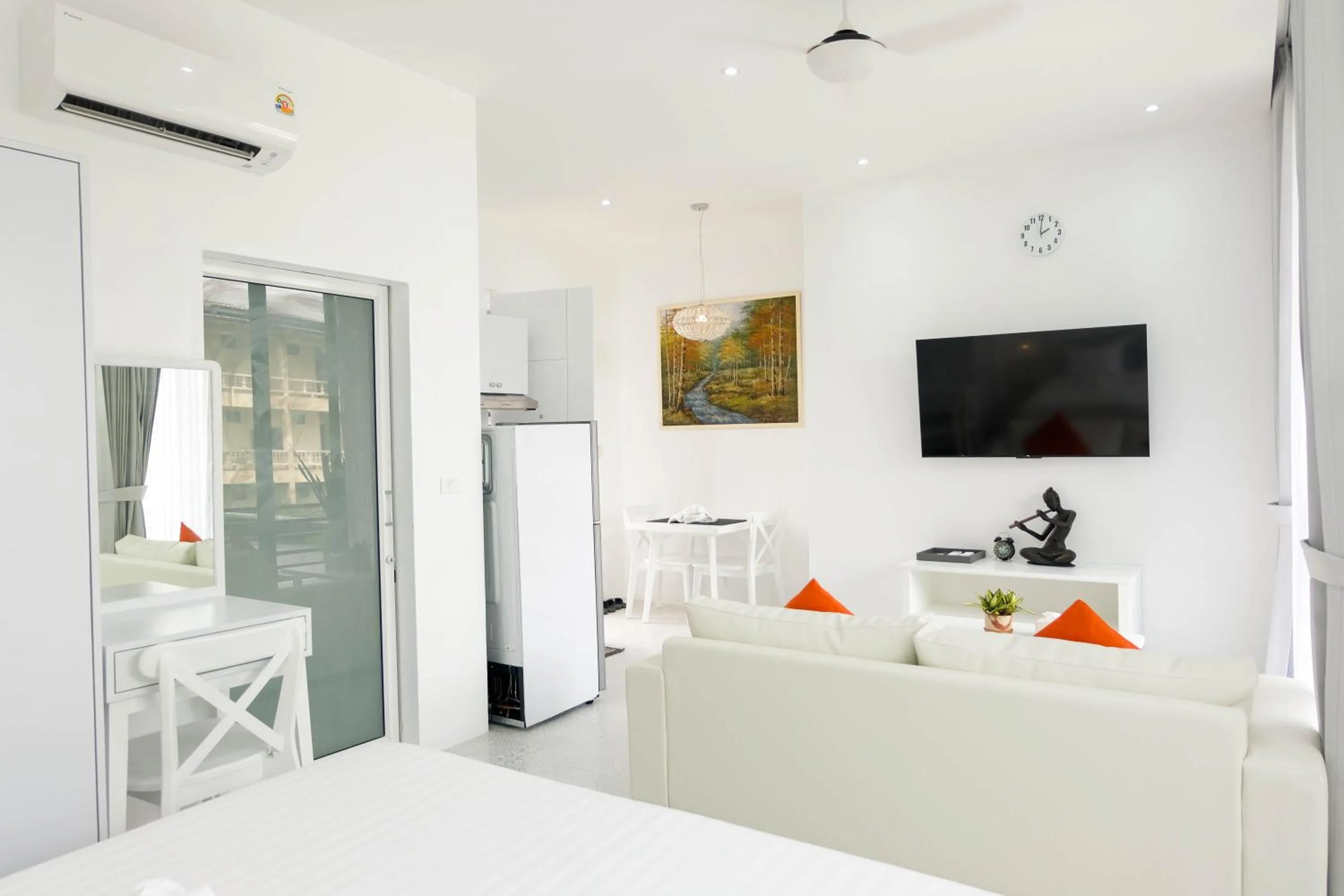 TV and multimedia in Baan Poon Garden