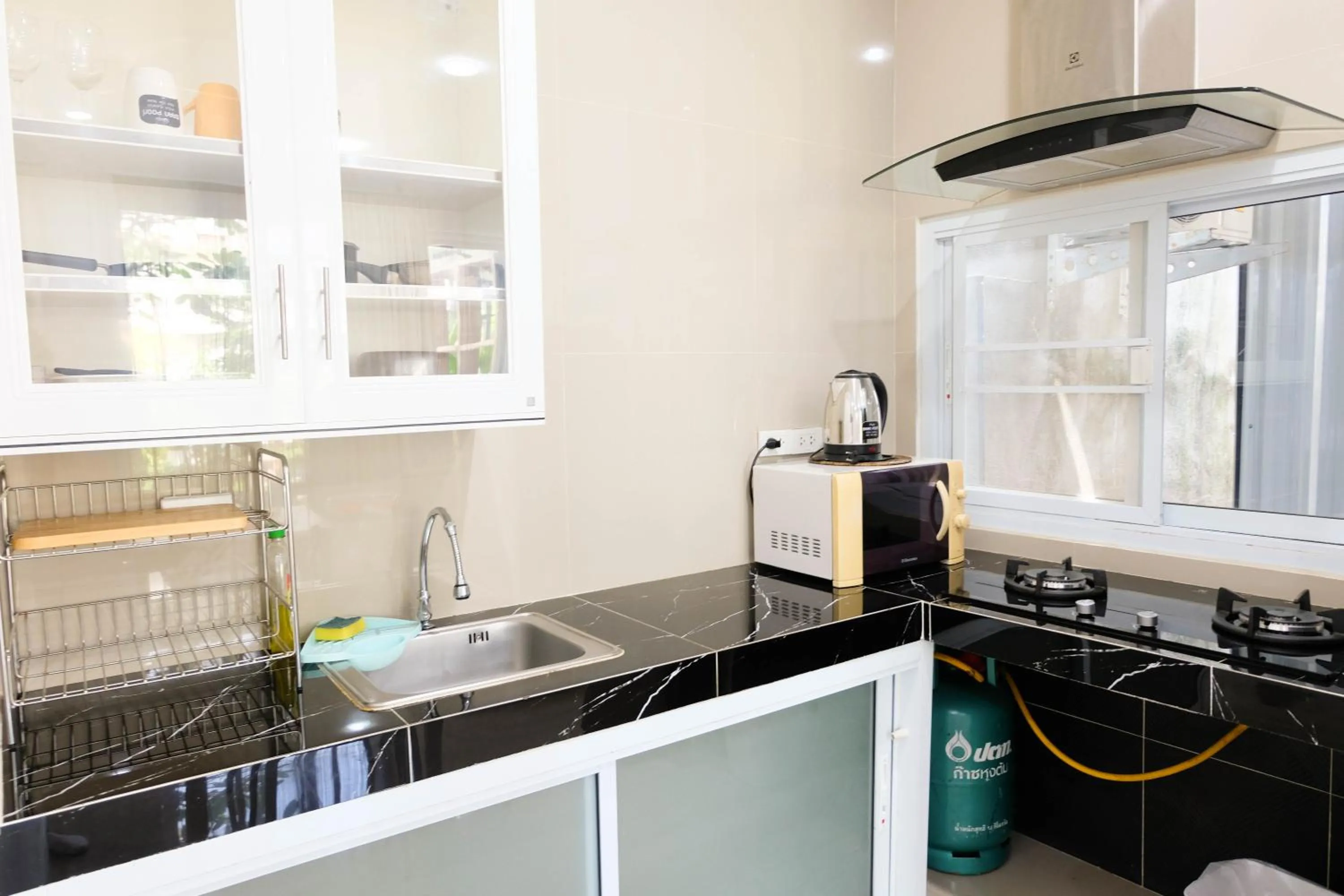 Kitchen or kitchenette in Baan Poon Garden