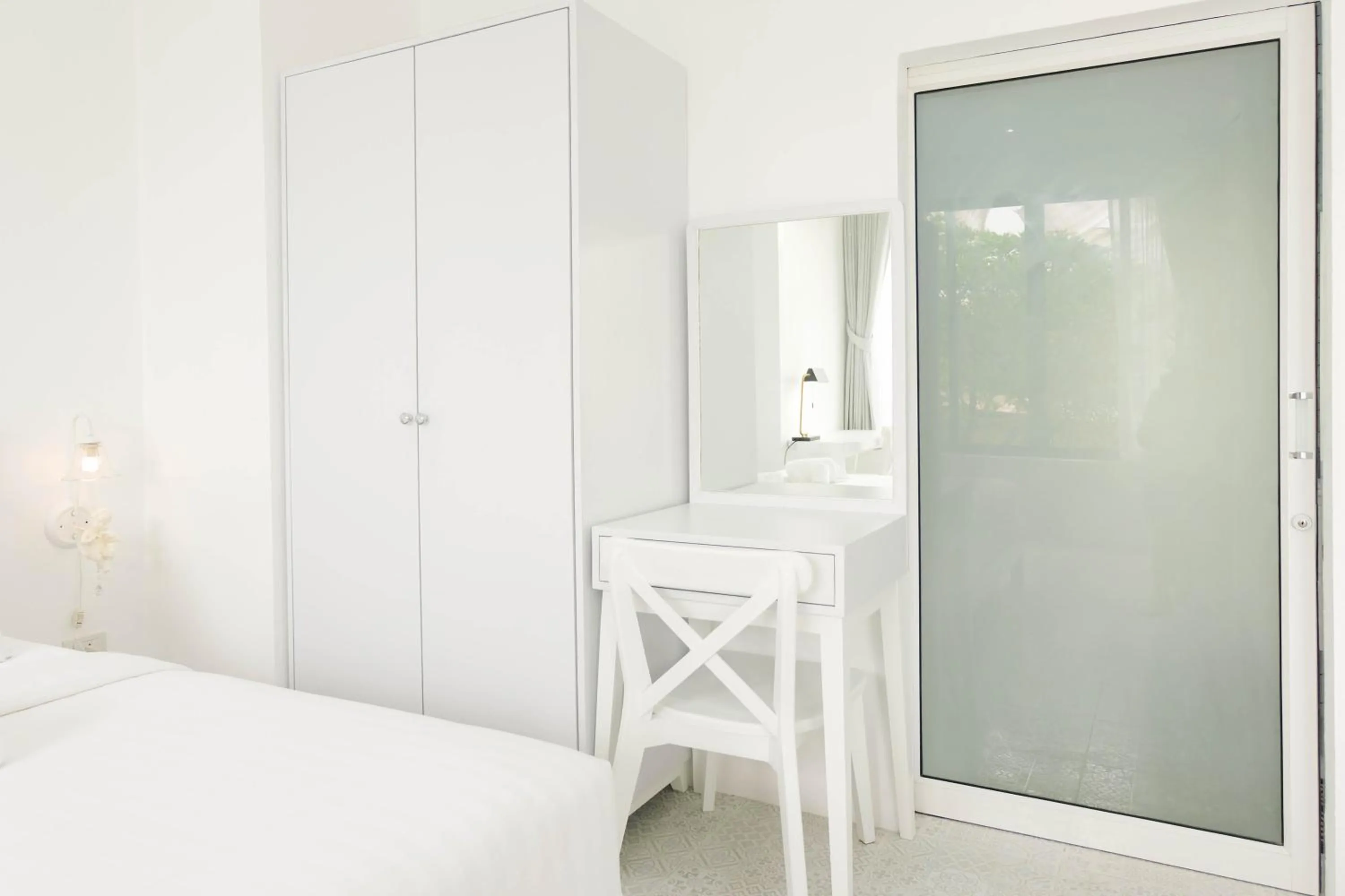 wardrobe, Bed in Baan Poon Garden