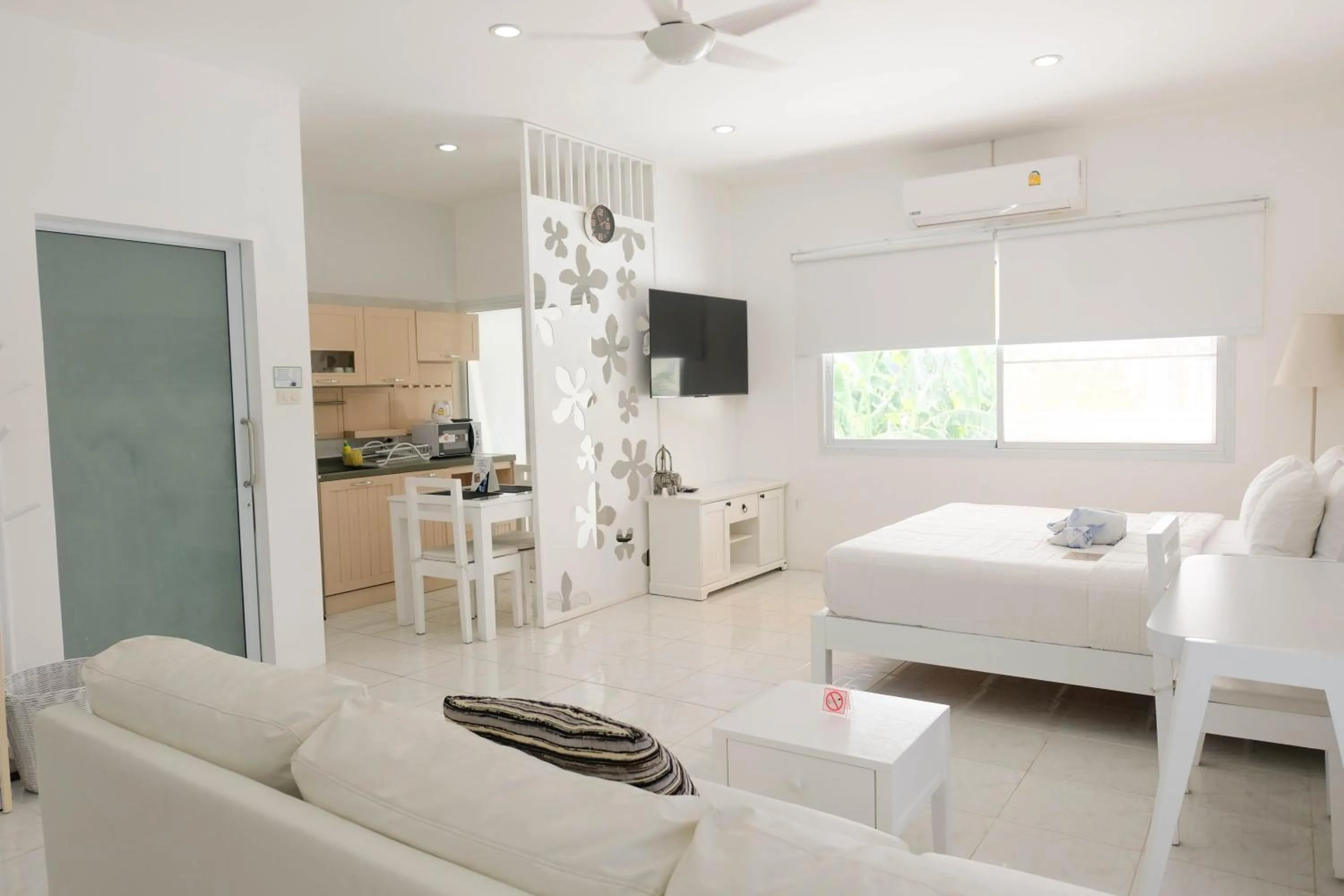 TV and multimedia in Baan Poon Garden