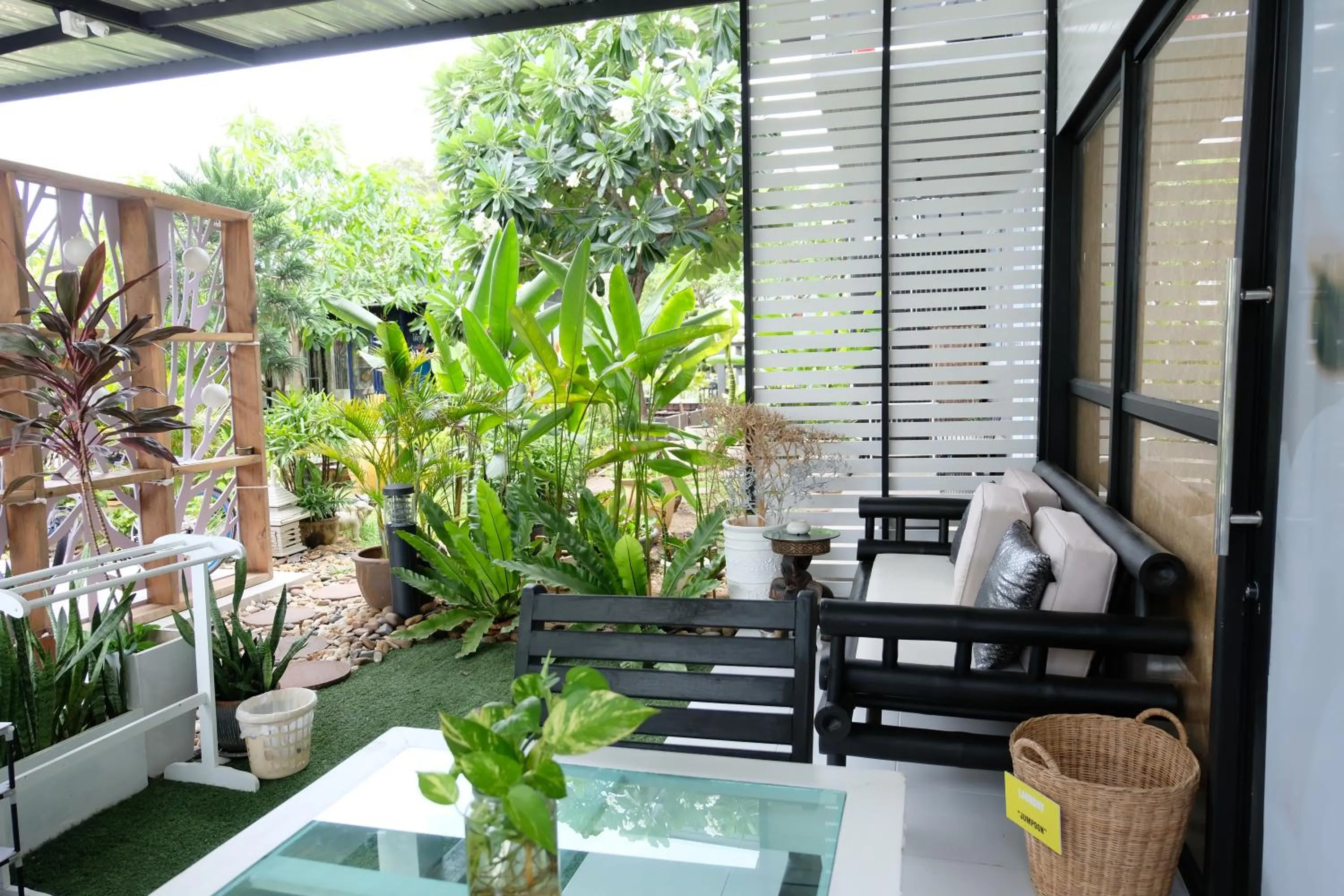 Day in Baan Poon Garden