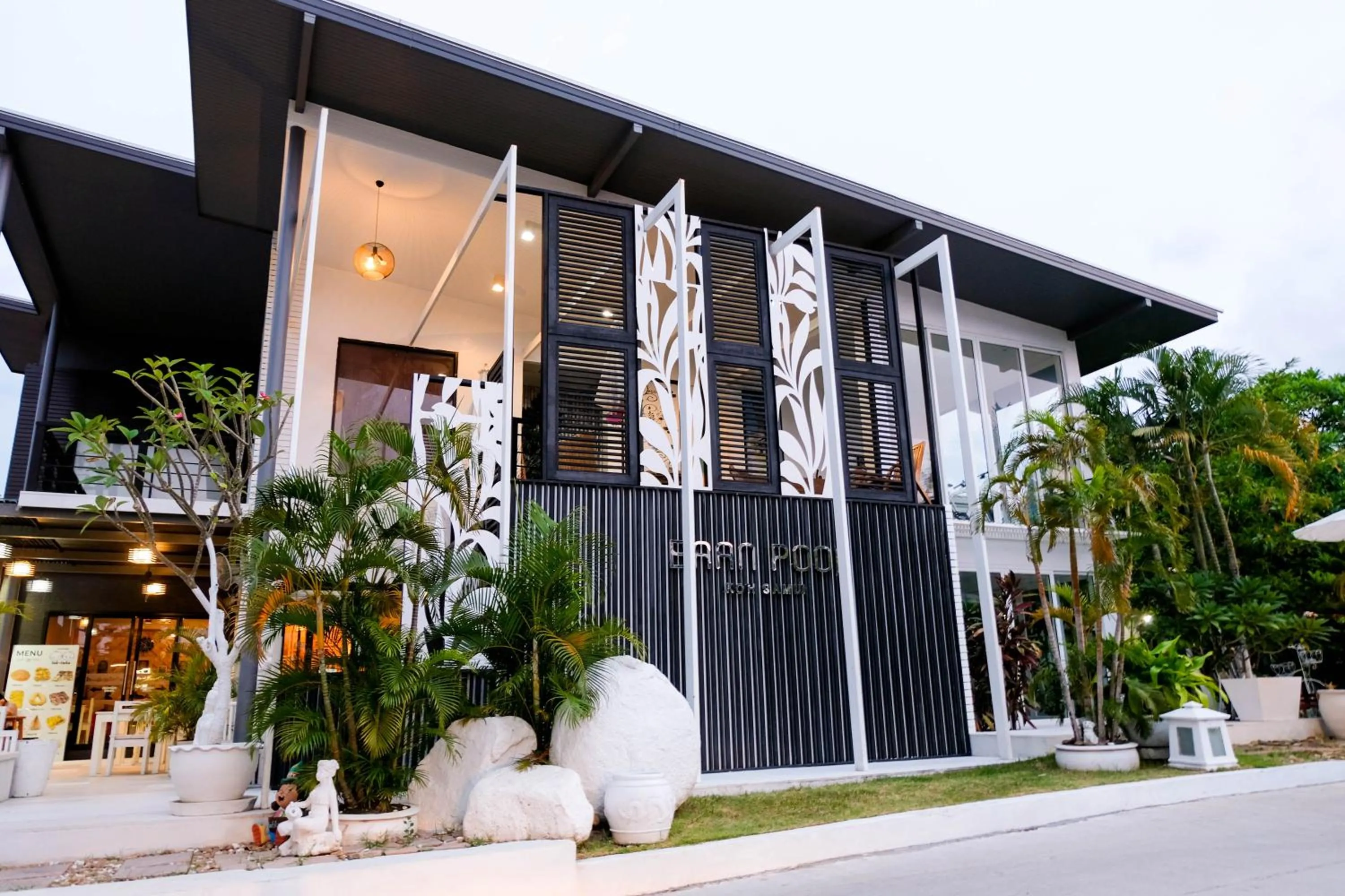 Facade/entrance in Baan Poon Garden