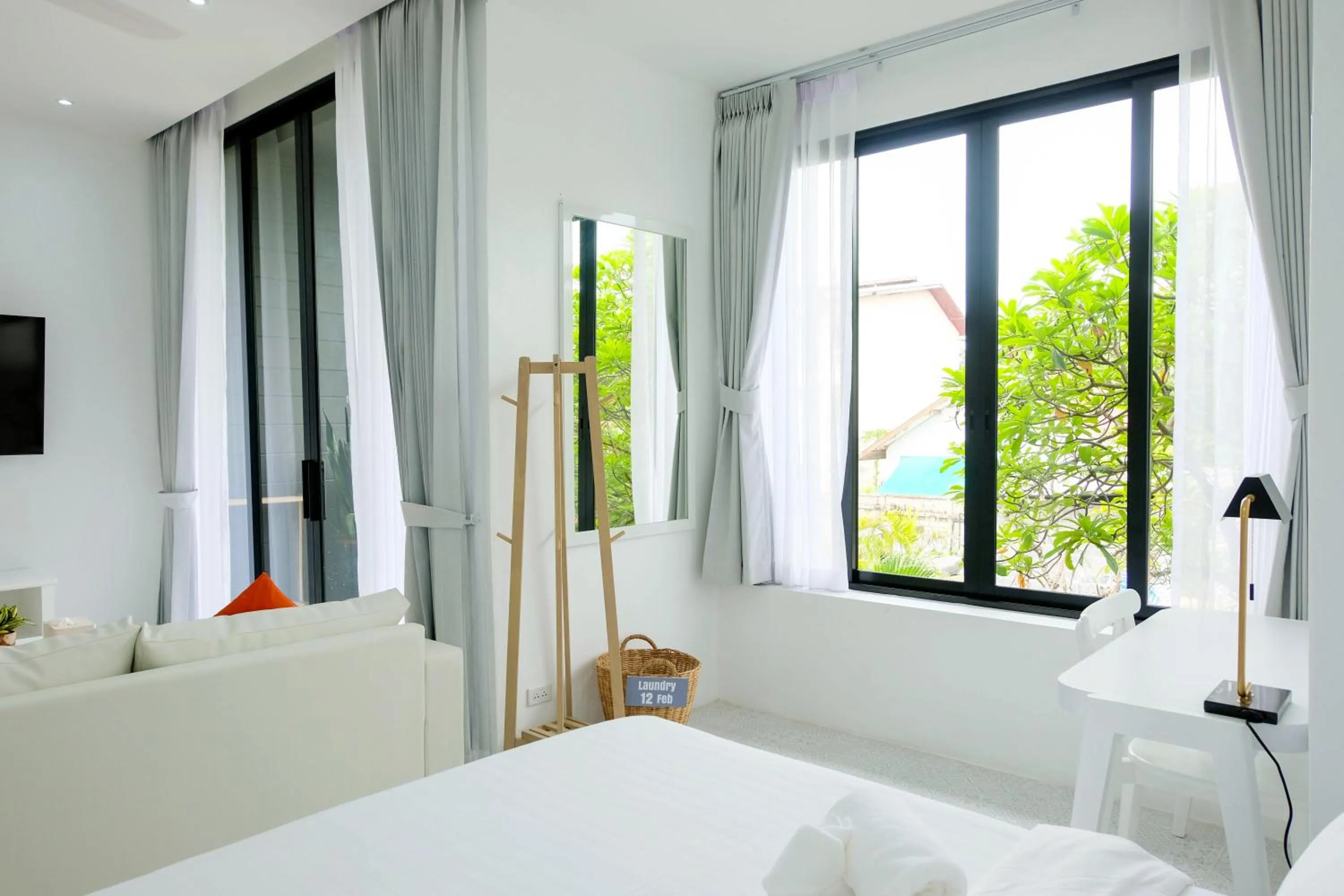 Photo of the whole room, Bed in Baan Poon Garden