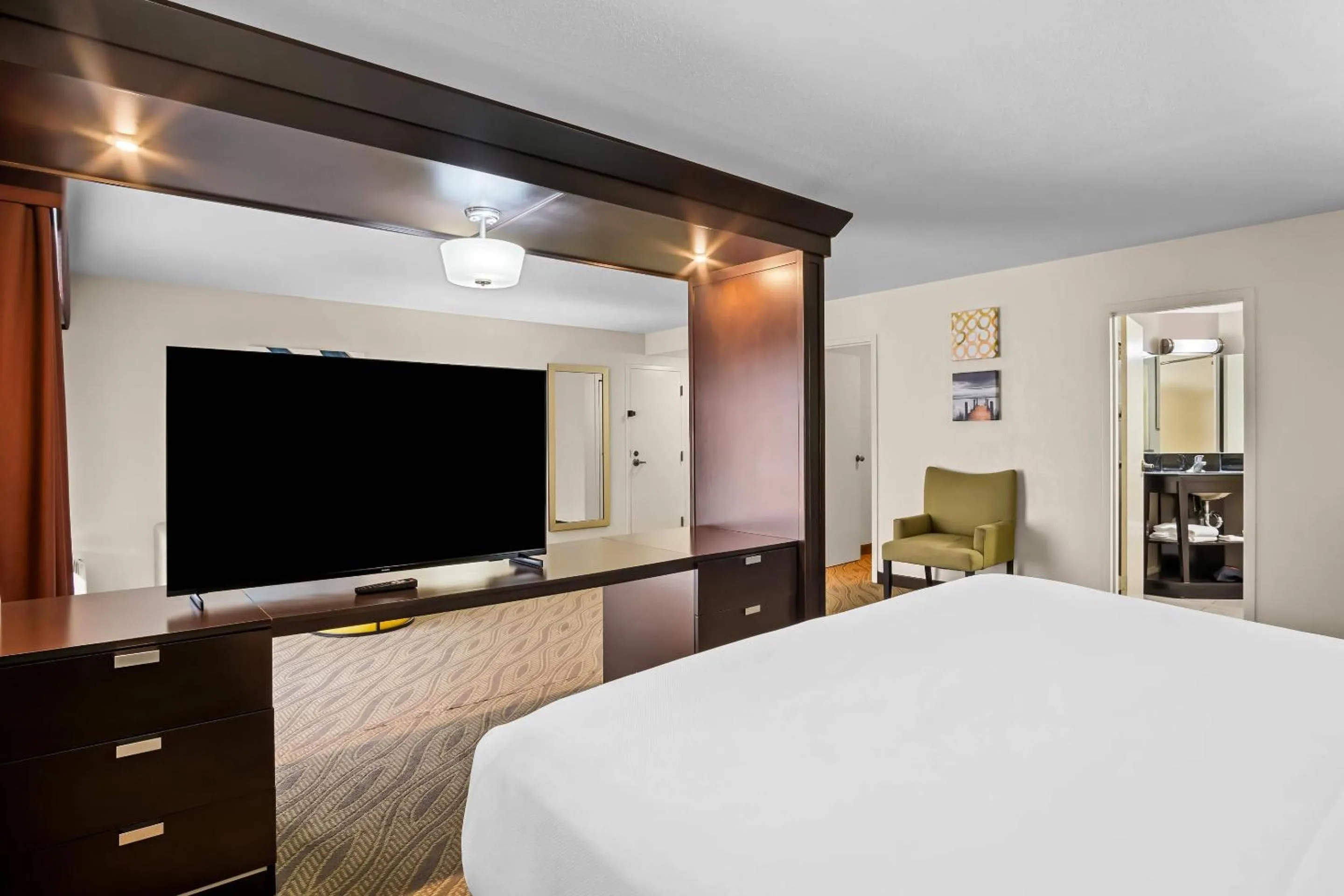 Bedroom, Bed in Comfort Inn Cadillac