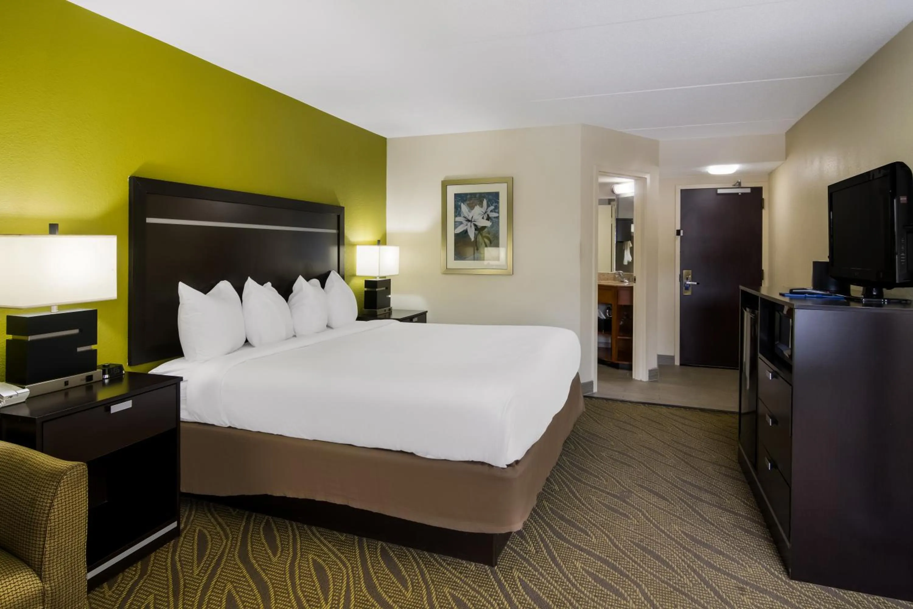 Bed in Comfort Inn Cadillac