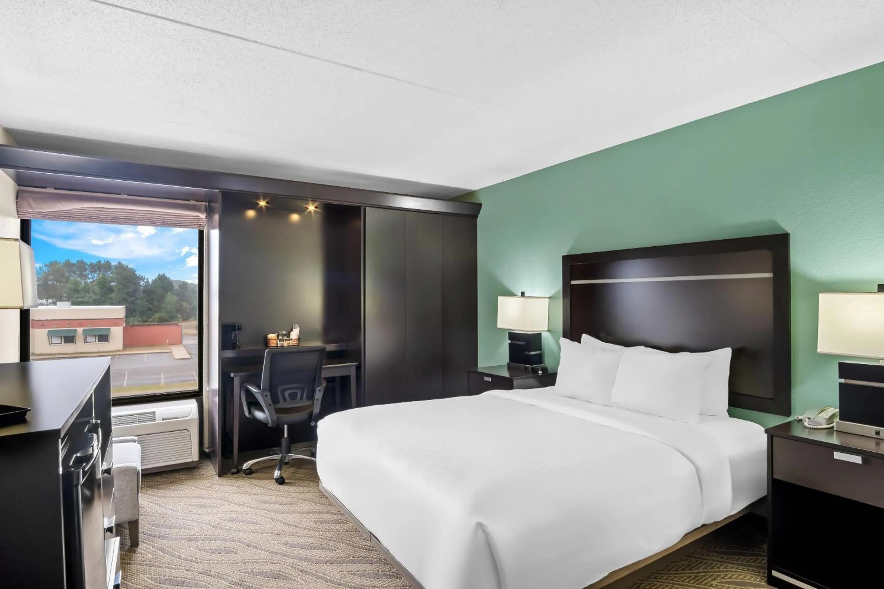 Bedroom, Bed in Comfort Inn Cadillac