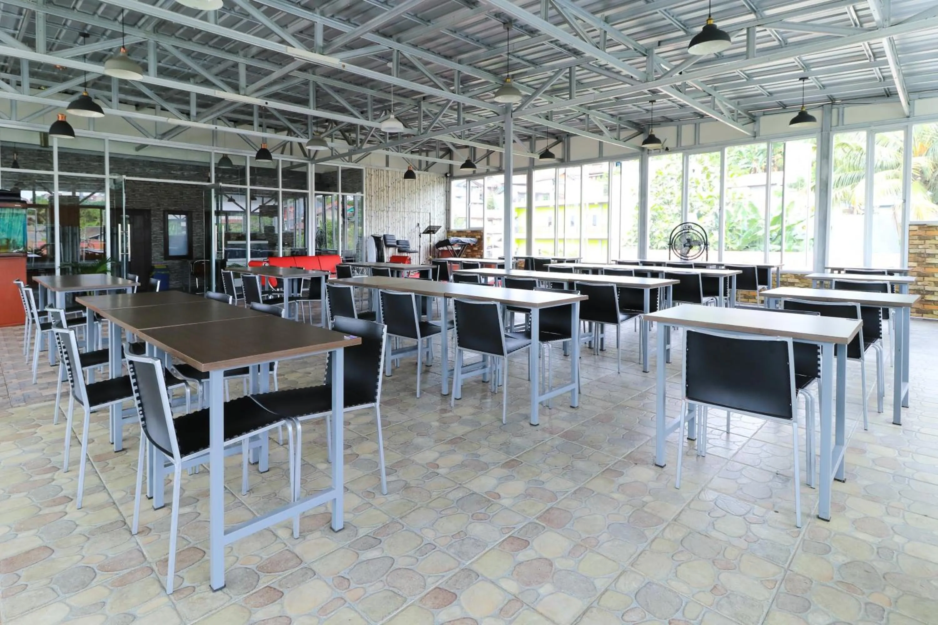 Restaurant/places to eat in Hotel Celia