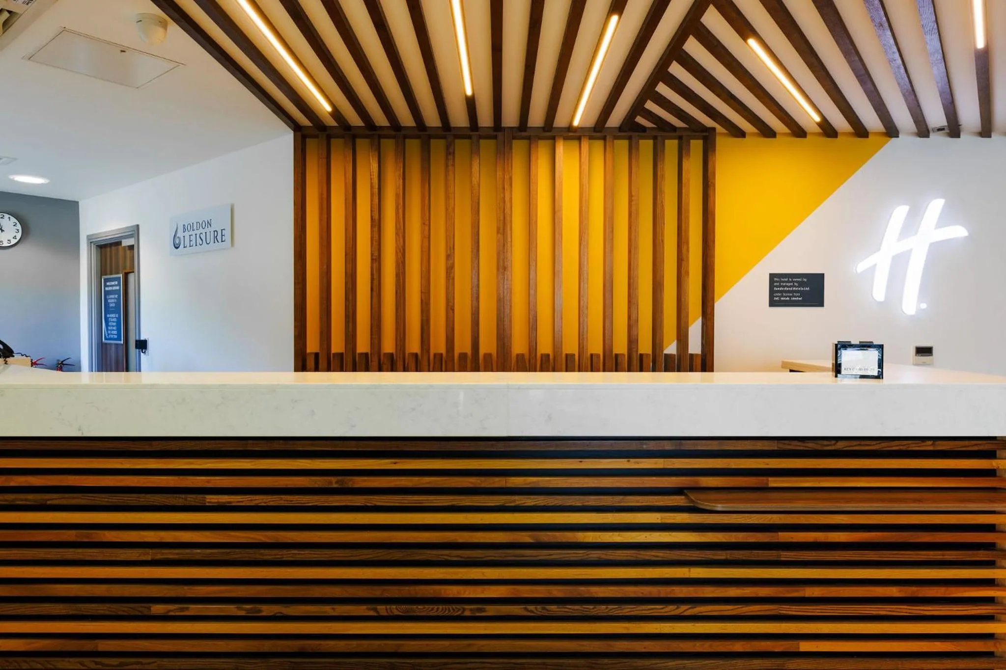 Lobby or reception in Holiday Inn Newcastle South by IHG