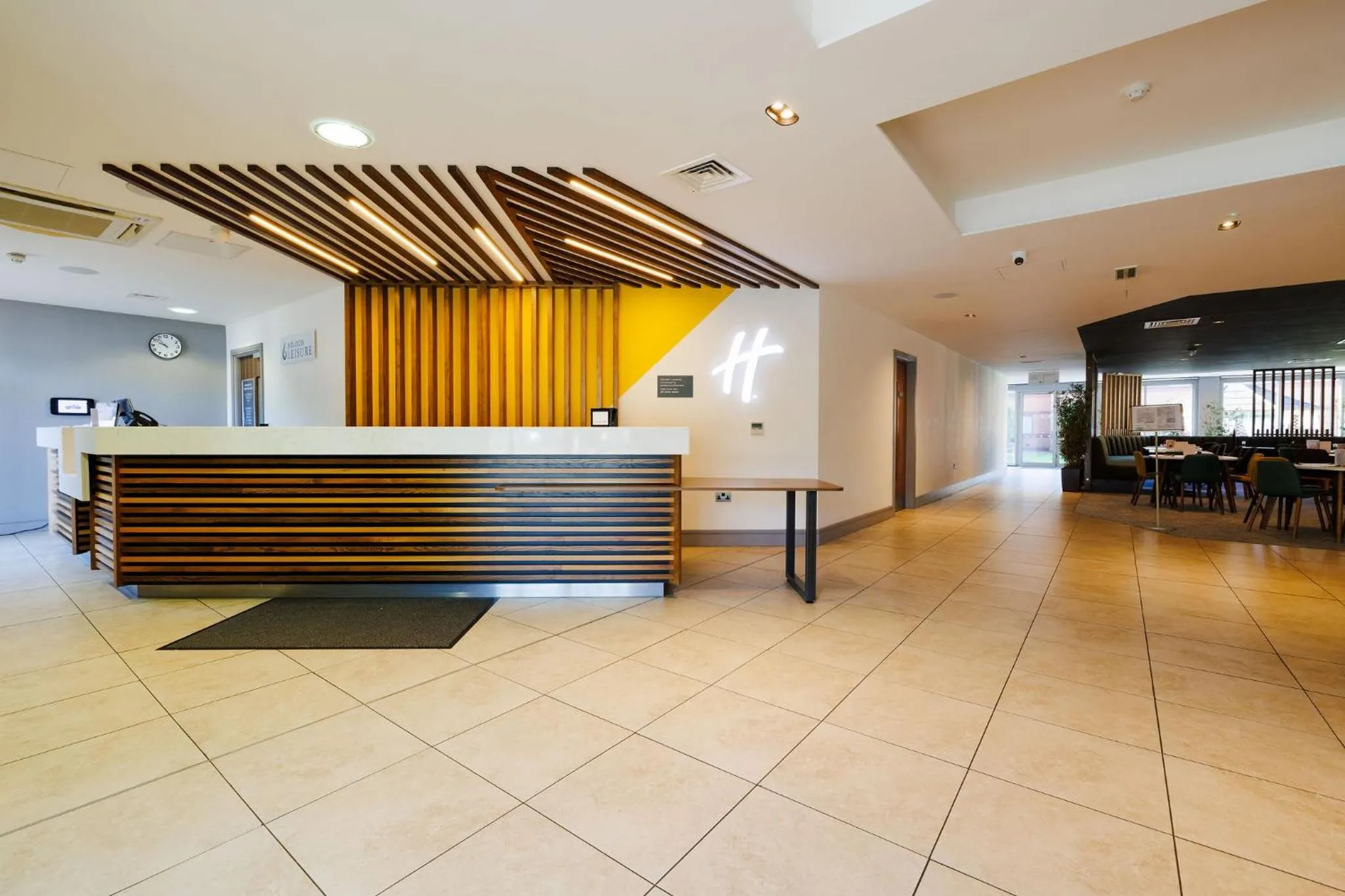 Lobby or reception in Holiday Inn Newcastle South by IHG