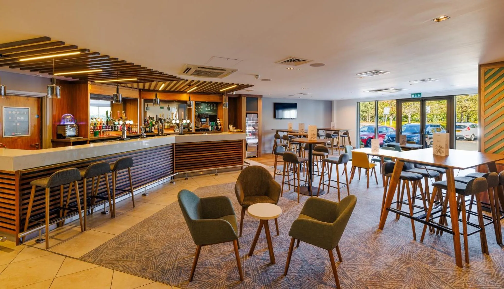 Lounge or bar in Holiday Inn Newcastle South by IHG