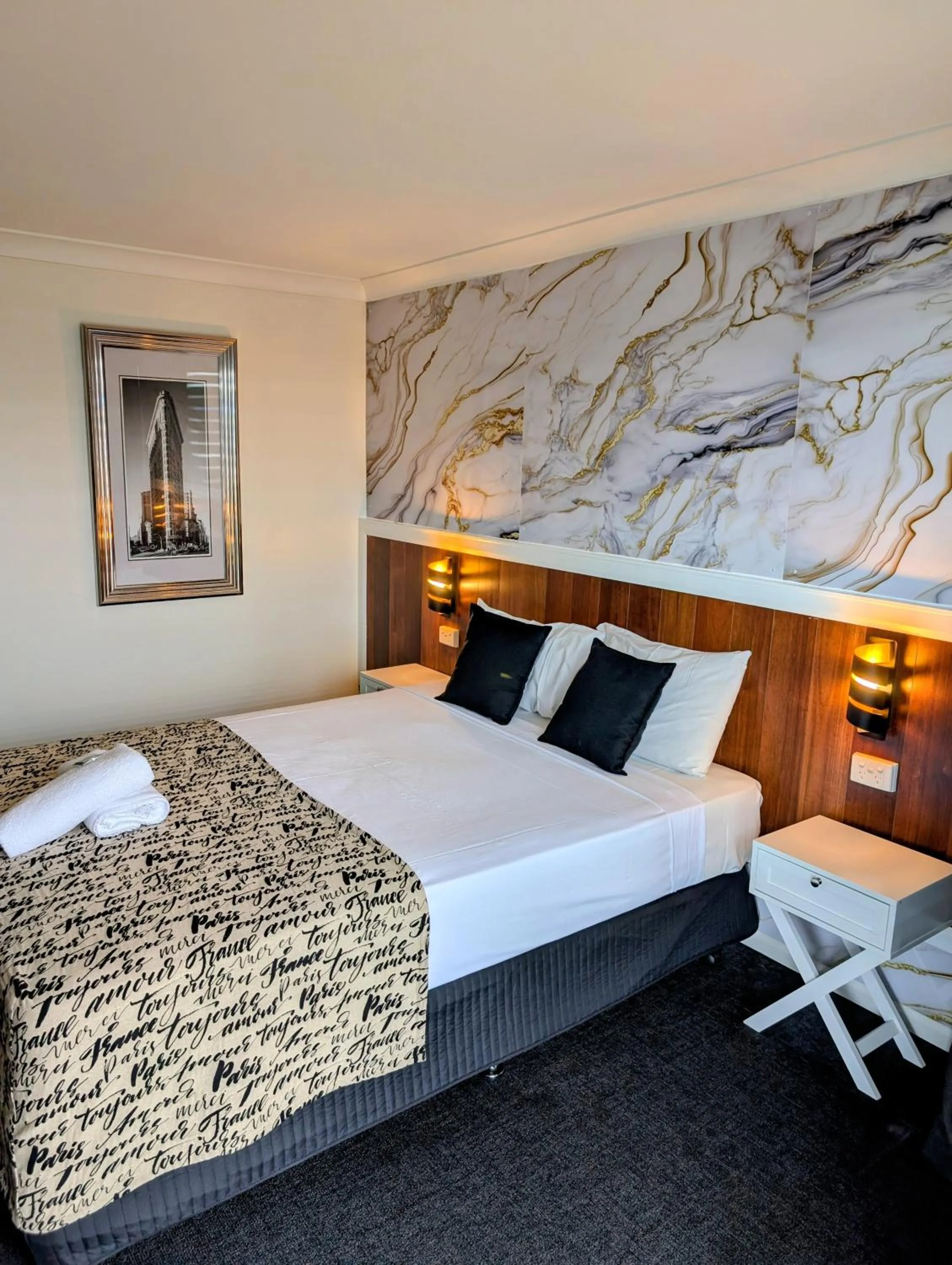 Bed in Hampton Villa Motel