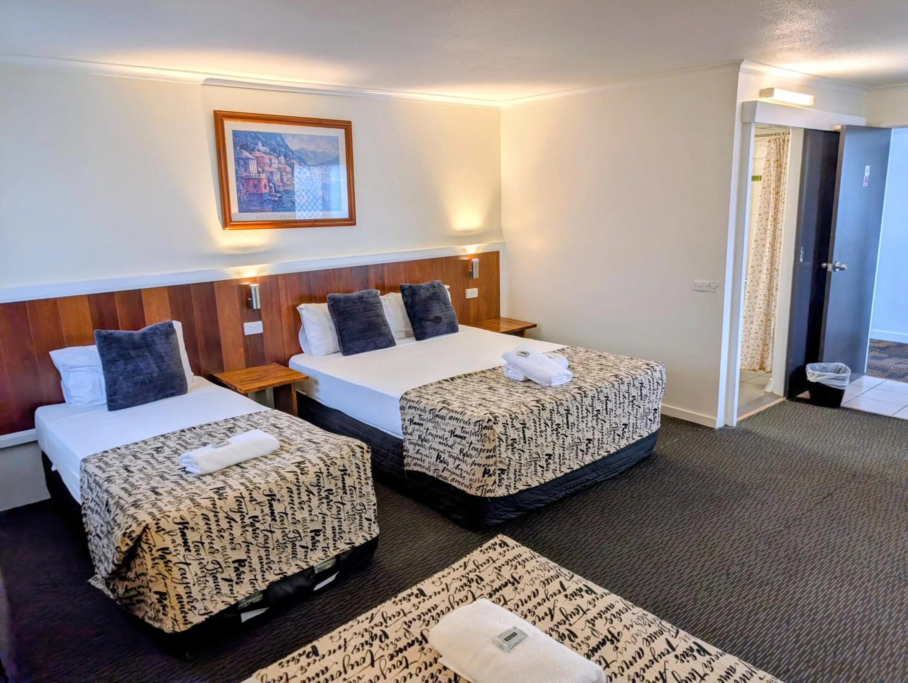 Bed in Hampton Villa Motel