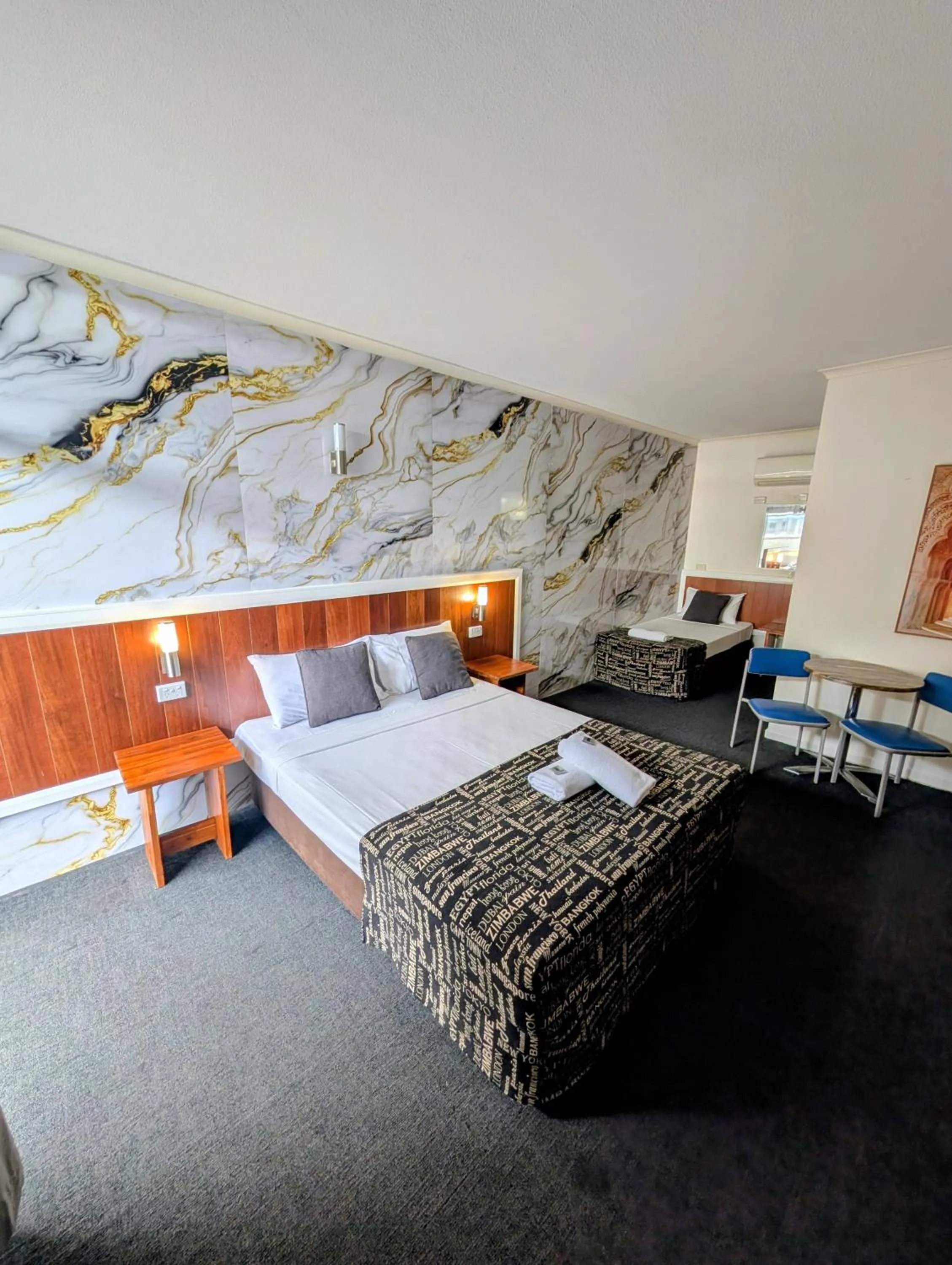 Bed in Hampton Villa Motel