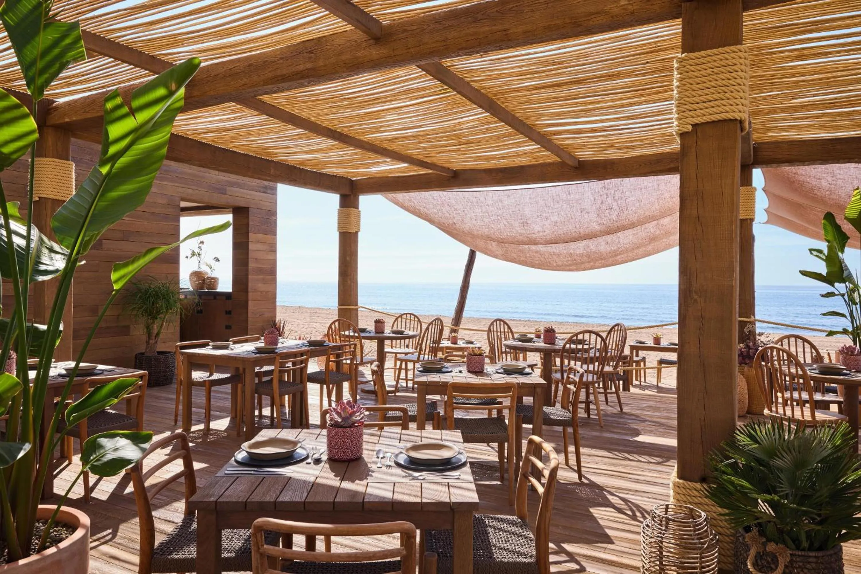 Restaurant/places to eat in Ikos Andalusia