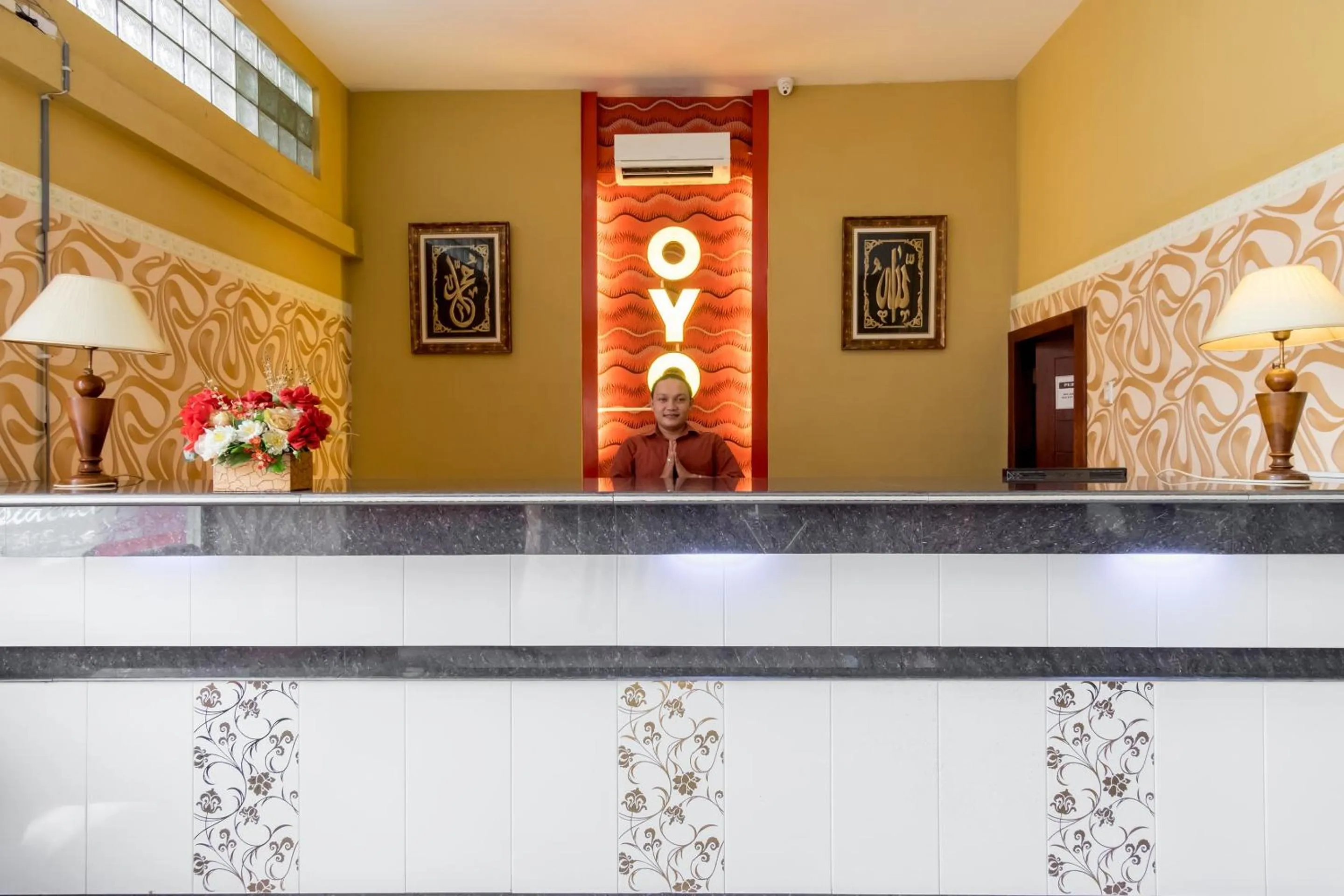 Lobby or reception in Capital O 615 Residence Puri Hotel Syariah
