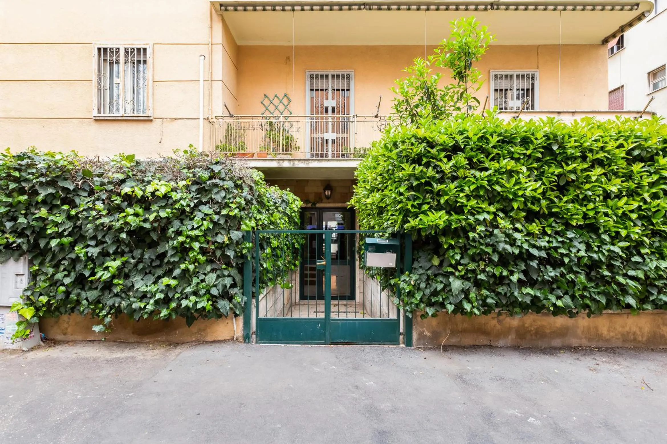 Property building in Lovely 3 rooms apartment close Trastevere Station