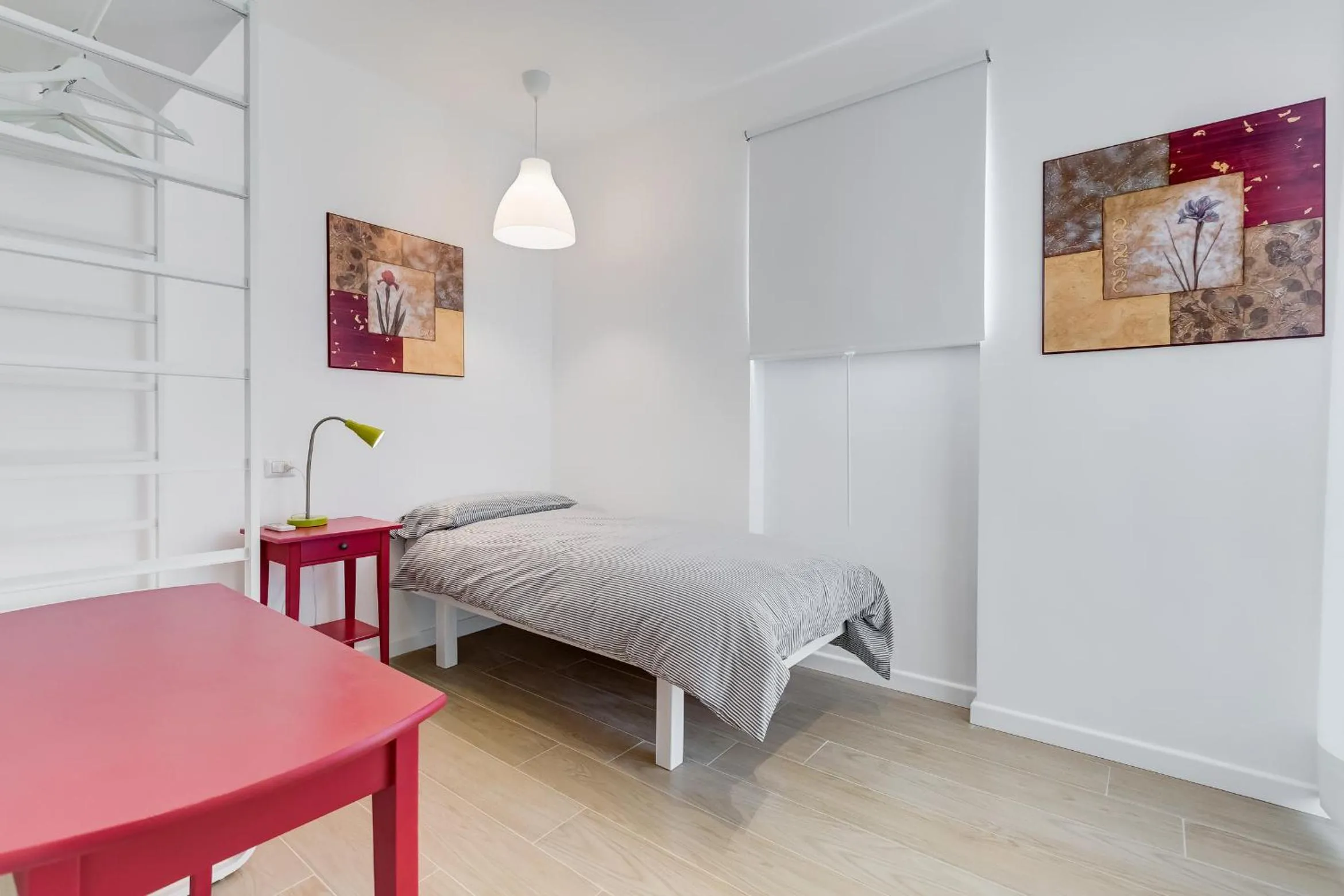 Bed in Lovely 3 rooms apartment close Trastevere Station