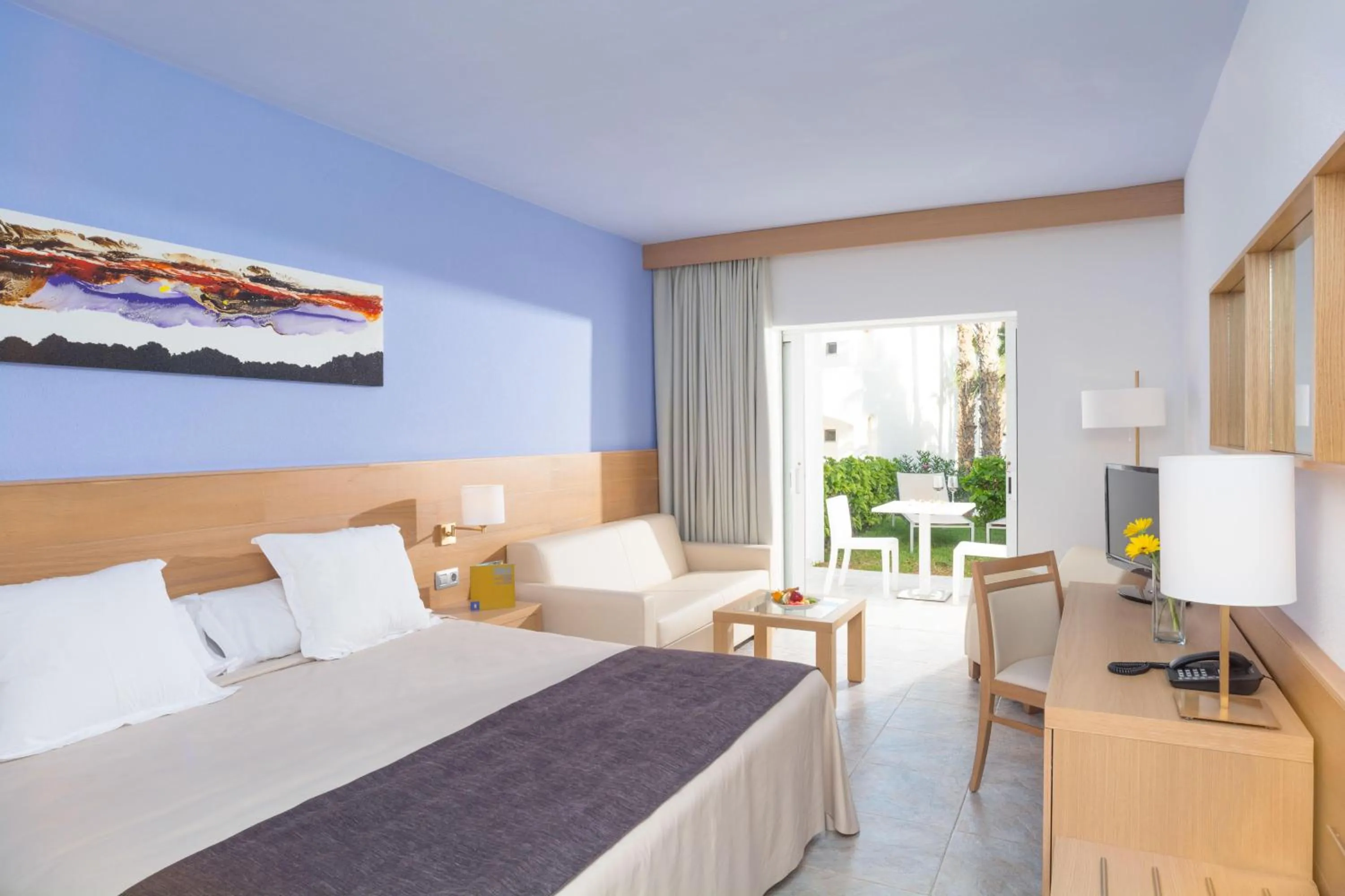 Photo of the whole room, Bed in Club Jandía Princess