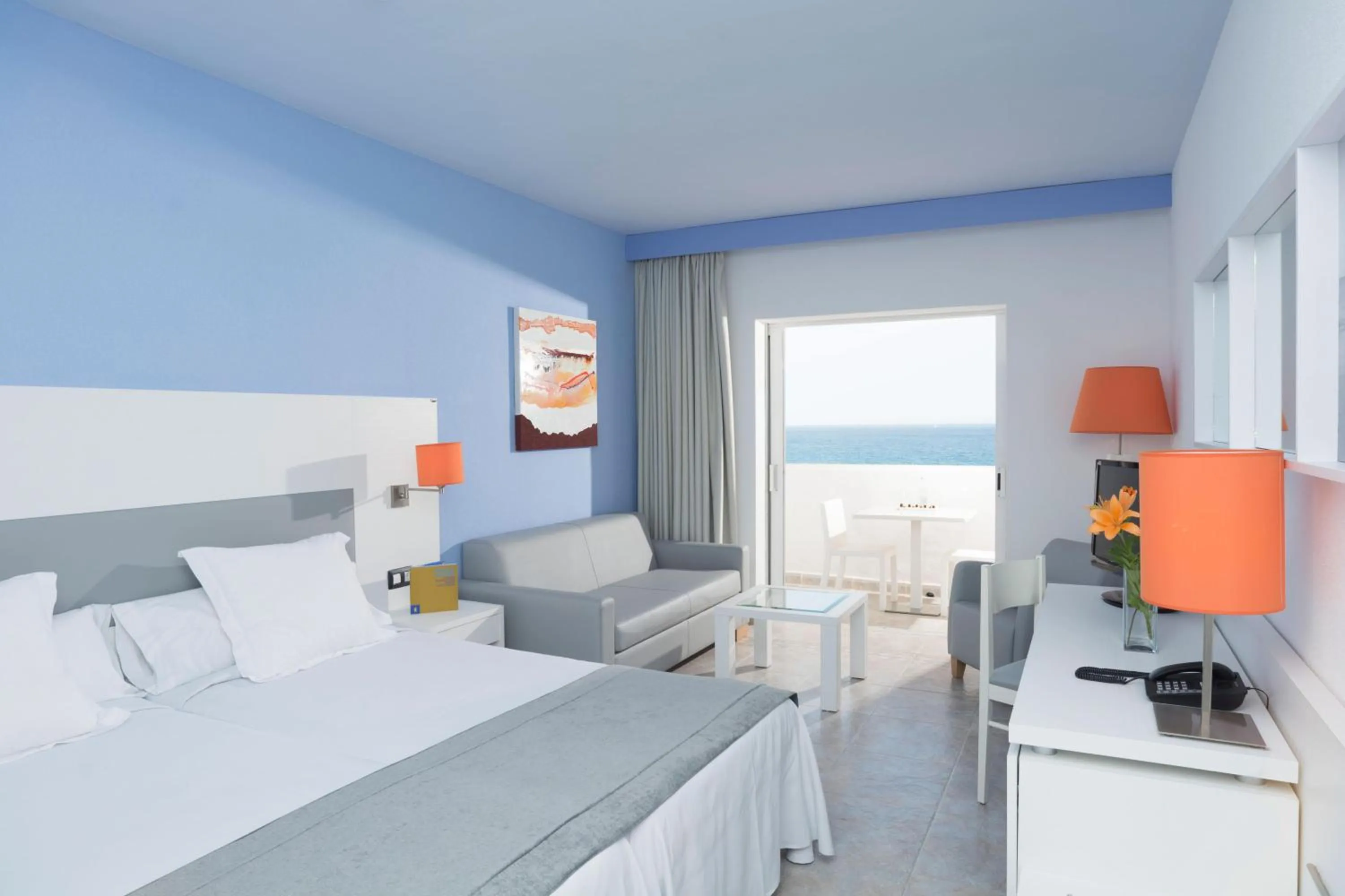 Photo of the whole room, Bed in Club Jandía Princess