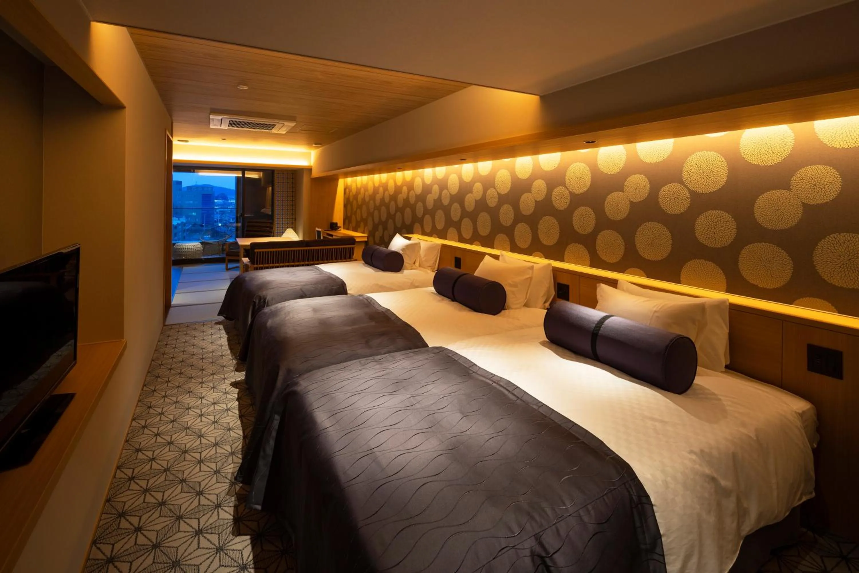 Photo of the whole room, Bed in Yumoto Konpira Onsen Hananoyu Kobaitei