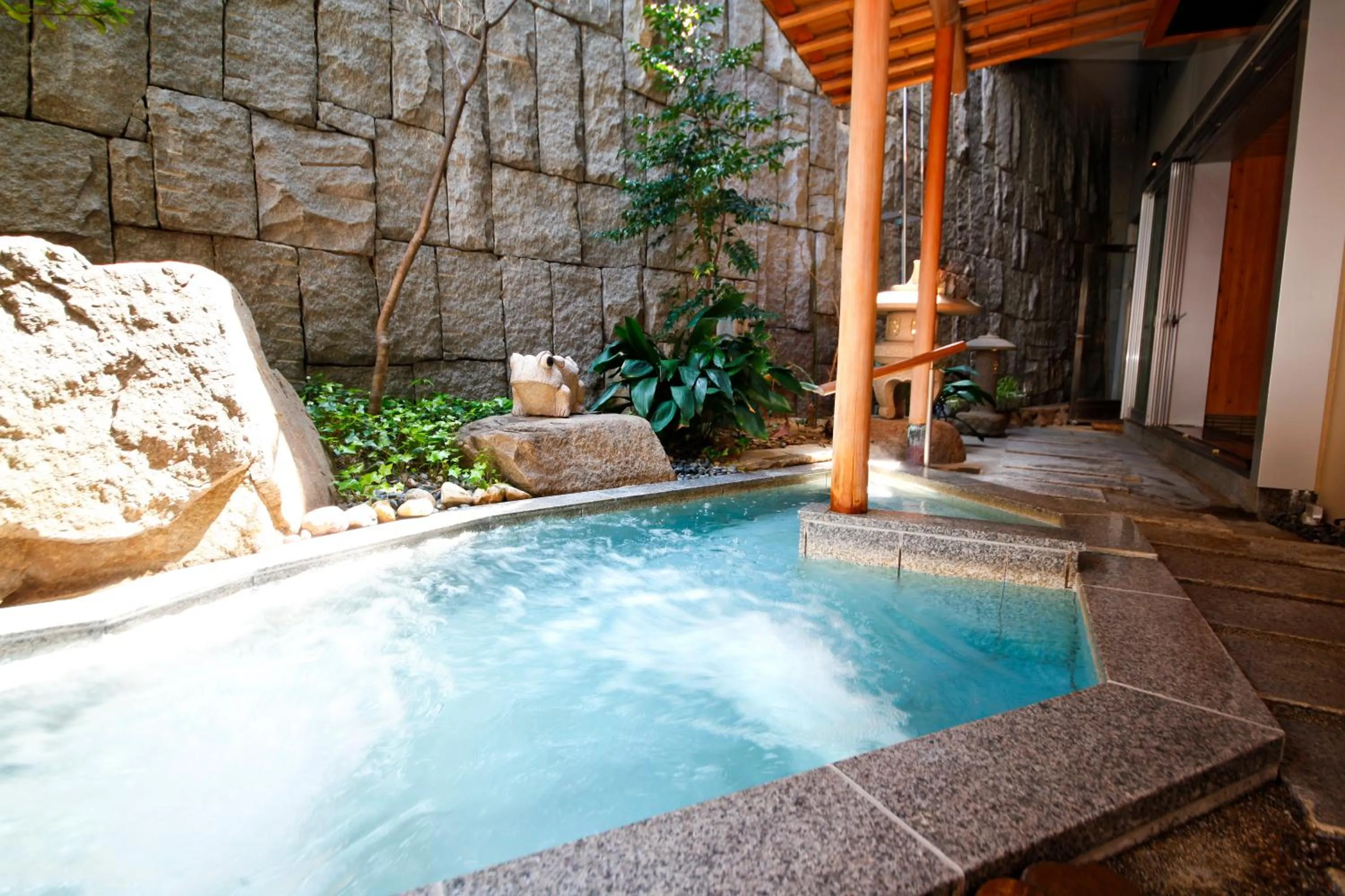 Hot Tub in Yumoto Konpira Onsen Hananoyu Kobaitei