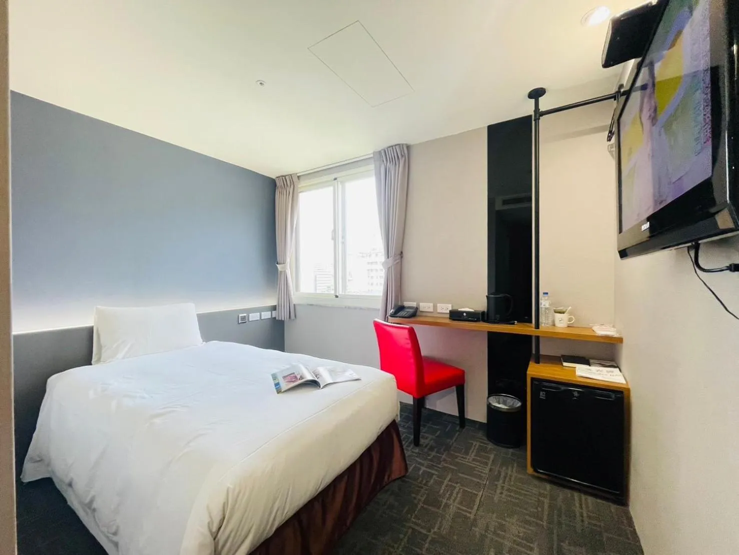 Photo of the whole room, Bed in Hotel Leisure 台中輕行旅