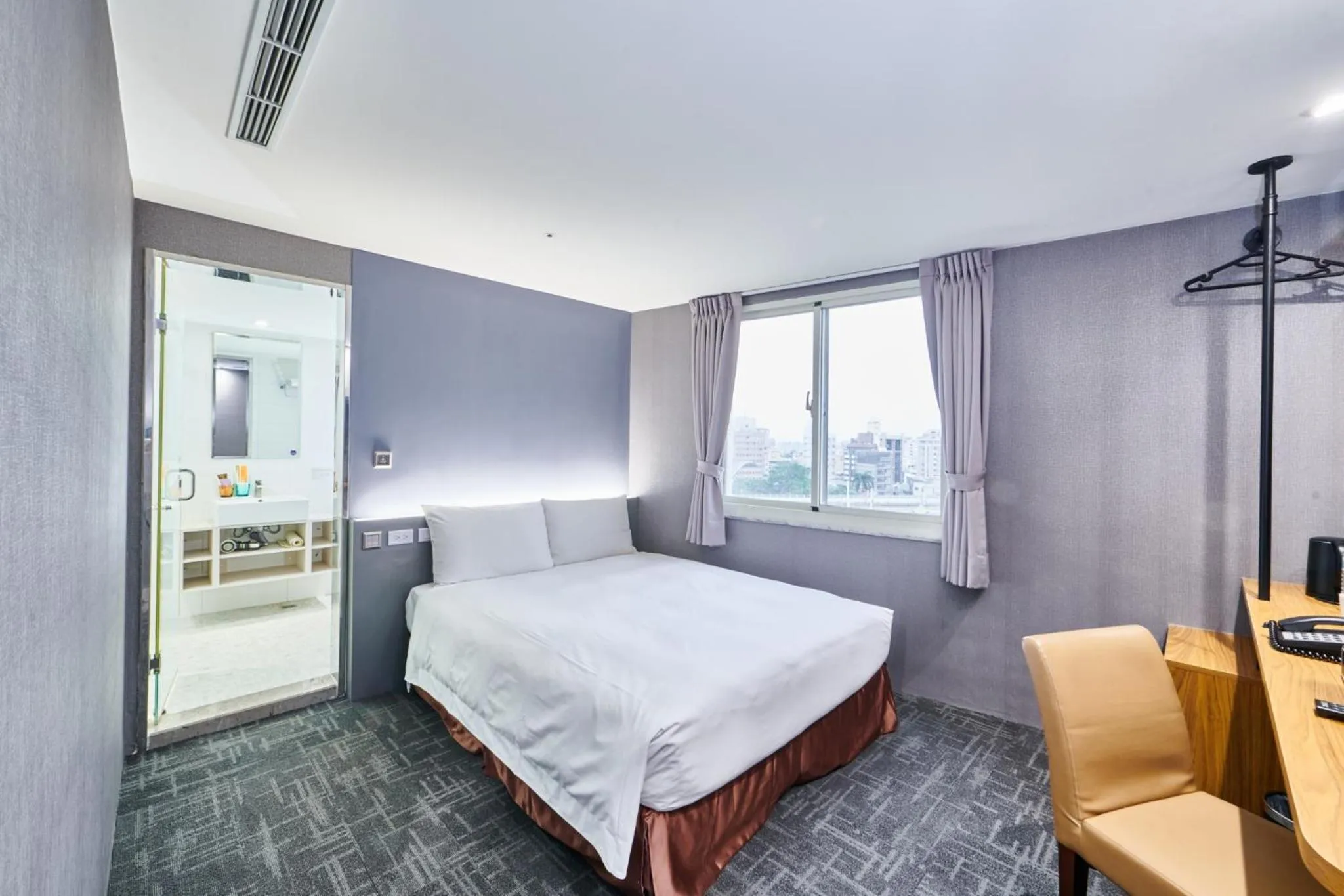 Photo of the whole room, Bed in Hotel Leisure 台中輕行旅