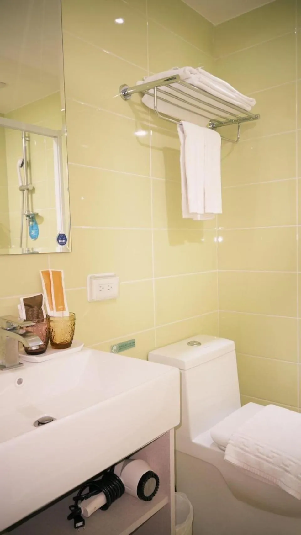 Bathroom, Bed in Hotel Leisure 台中輕行旅