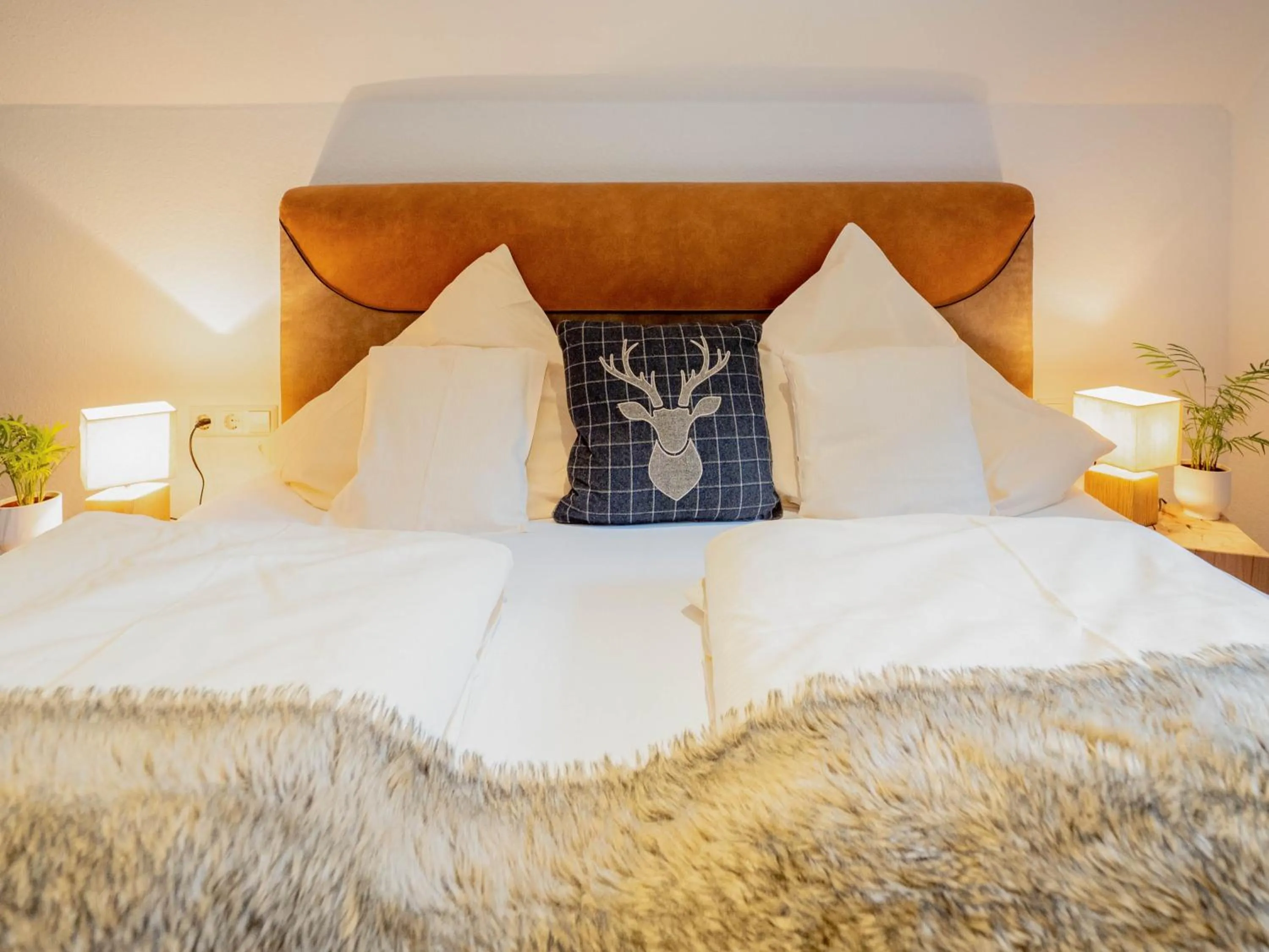 Photo of the whole room, Bed in Hotel & Restaurant Grüner Baum - Die Grüne Oase Am Feldberg