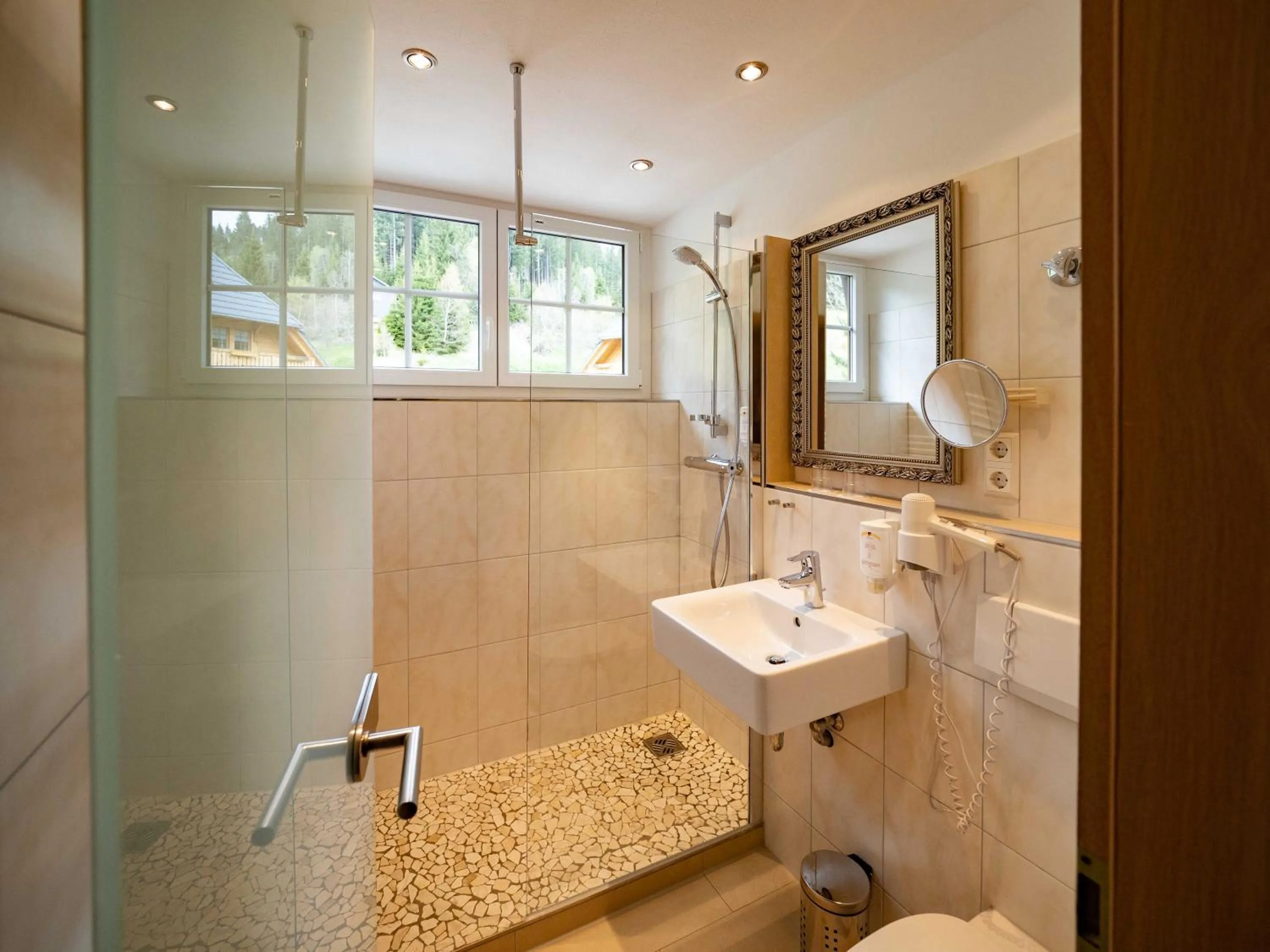 Bathroom in Hotel & Restaurant Grüner Baum - Die Grüne Oase Am Feldberg