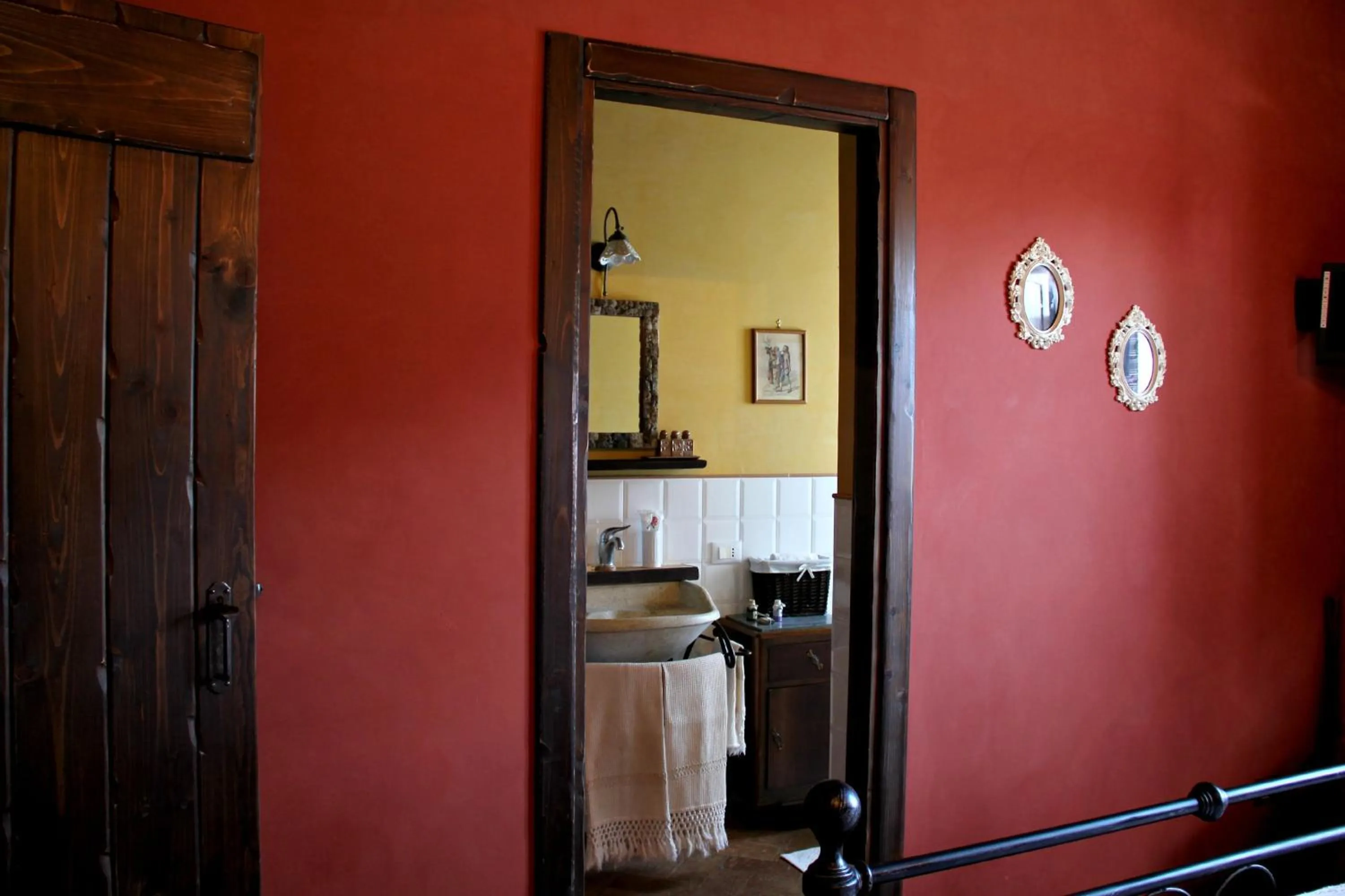 Decorative detail in Al Vecchio Fontanile B&B