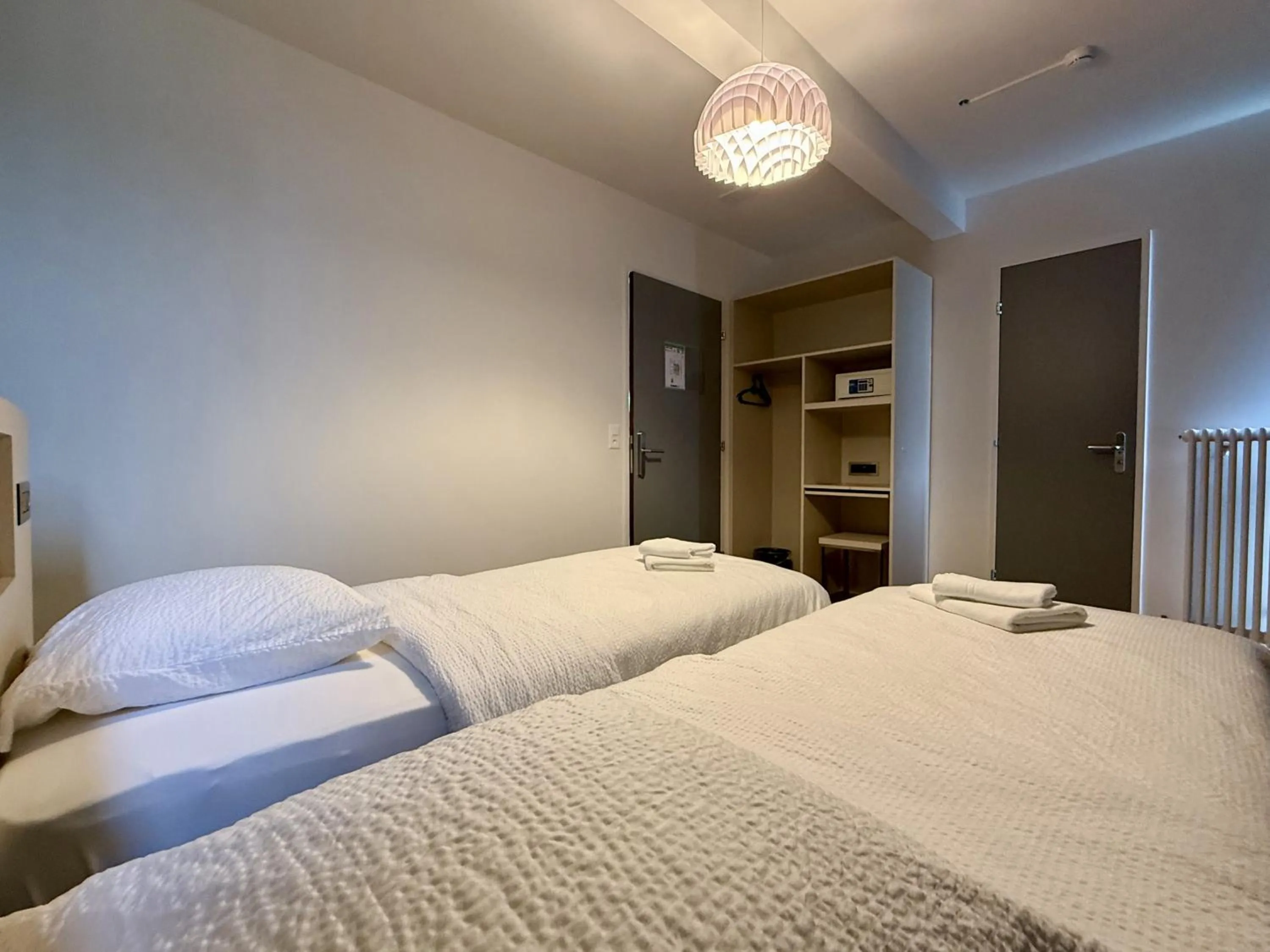 Bedroom, Bed in Geneva Hostel