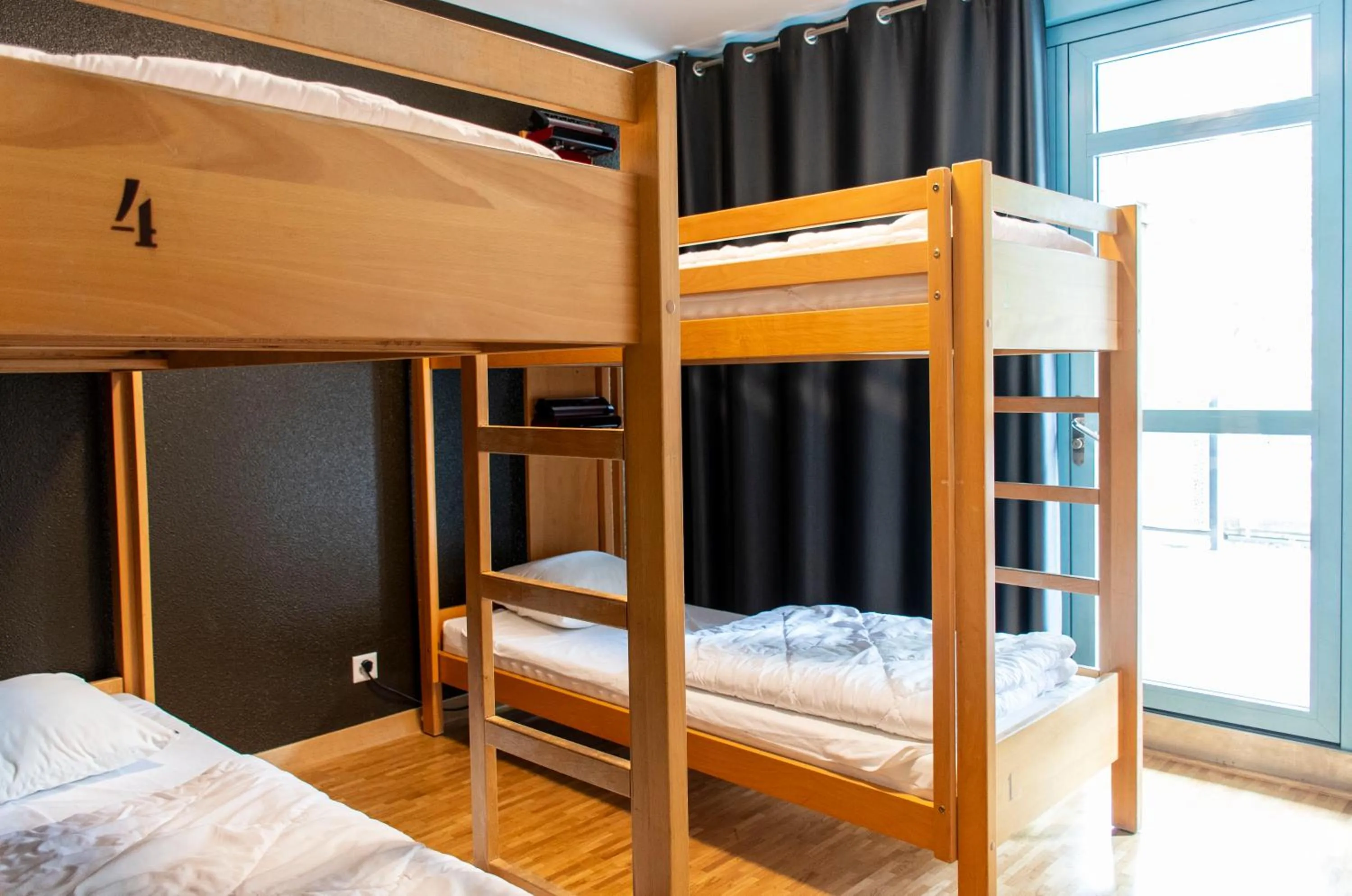 Bedroom, Bed in Geneva Hostel