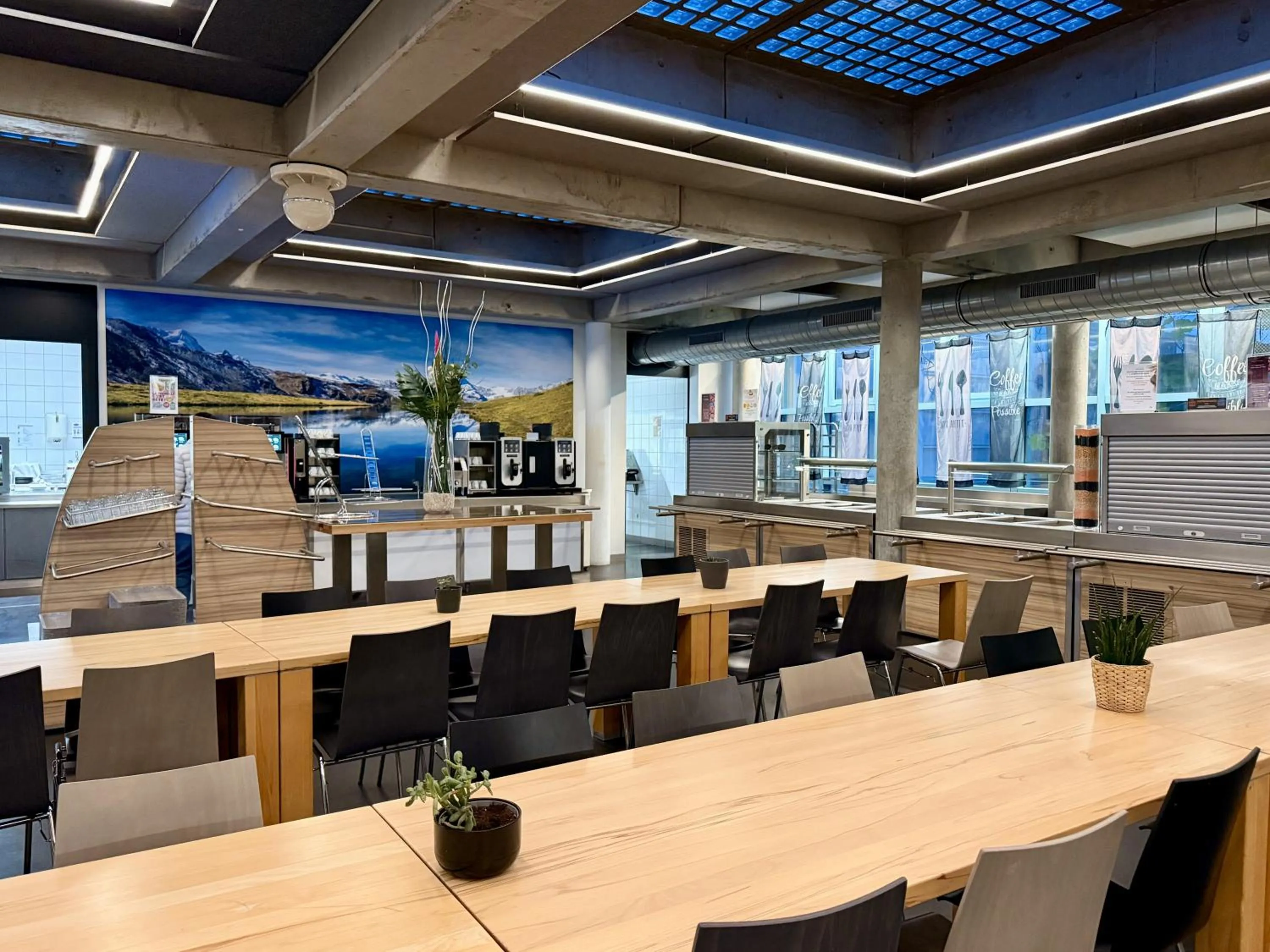 Restaurant/places to eat in Geneva Hostel