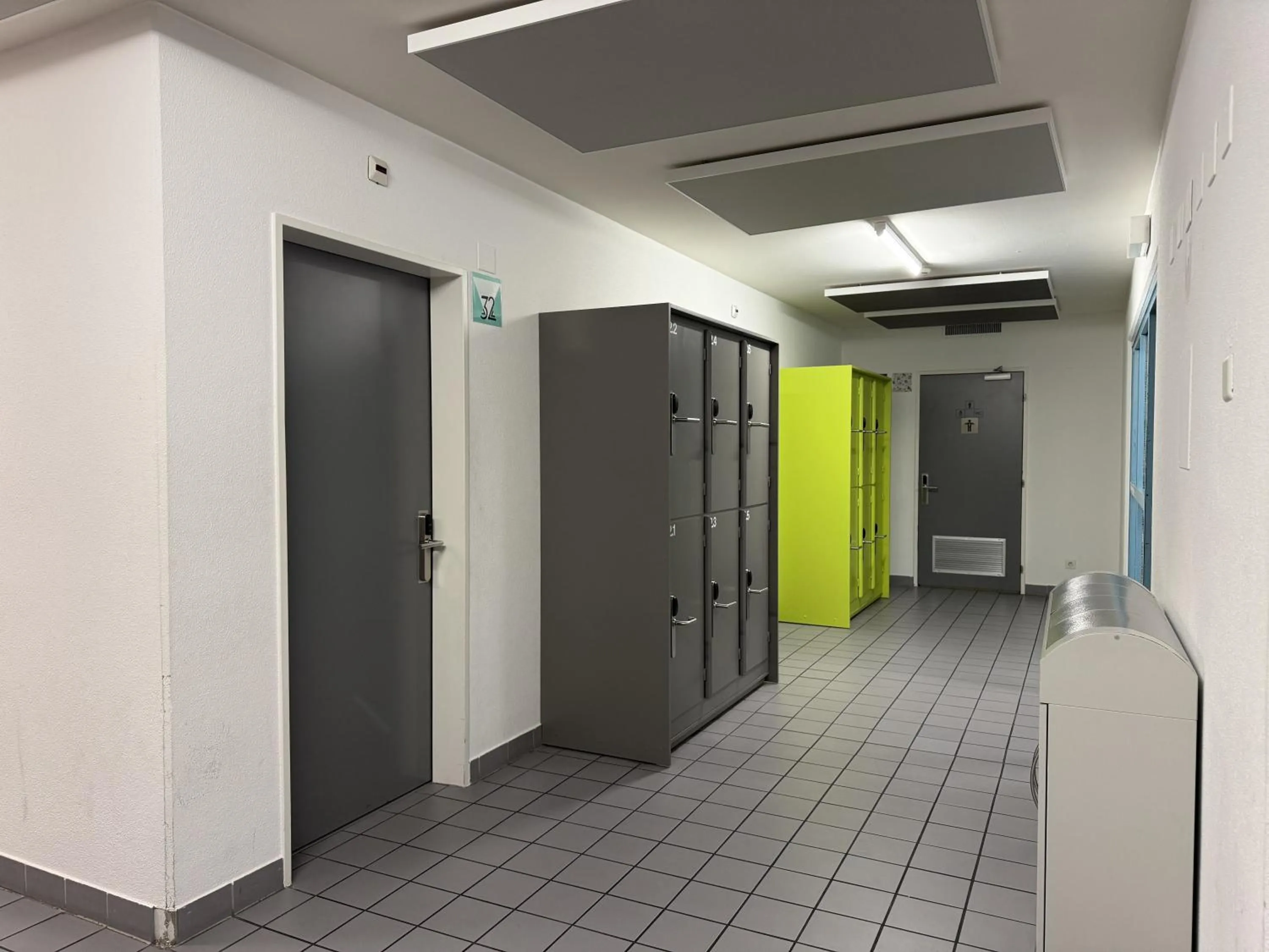 locker in Geneva Hostel